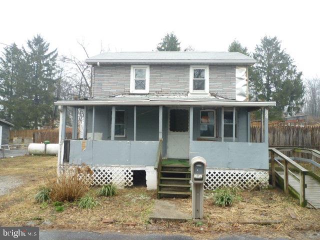 Make this home your First Choice! 2 story home with 3 bedrooms, full bath, kitchen, living room and bonus room that could a playroom or home office. Fenced backyard for the kids and pets to play. Convenient location to highways and all the local amenities.
