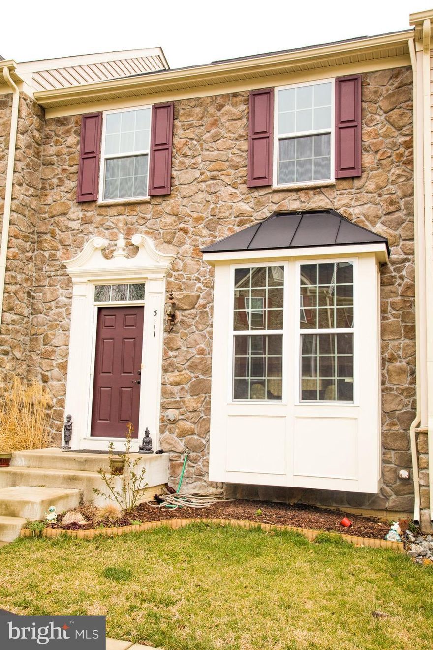 Wonderful townhouse on quiet dead-end street. Spacious open floor plan, nice back deck off of kitchen. Huge basement the walks out to the back yard. Big master bedroom with tray ceiling, walk-in shower and soaking tub in master bath. Top floor laundry room. Close to I-95 and shopping. Very well kept, total steal! Won't last long, look today!  Showing requests 2 hour notice. Open house 3/18 Sunday.