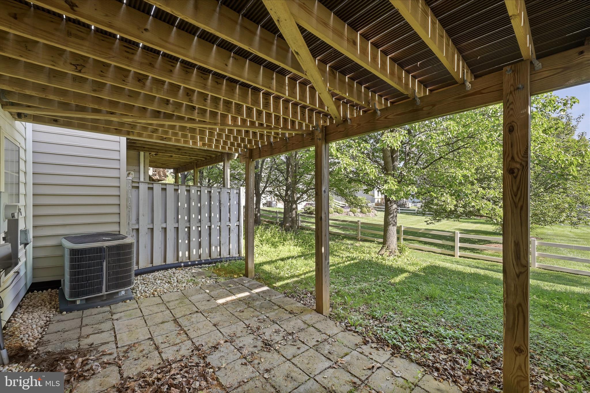 ROUND HILL - Residential