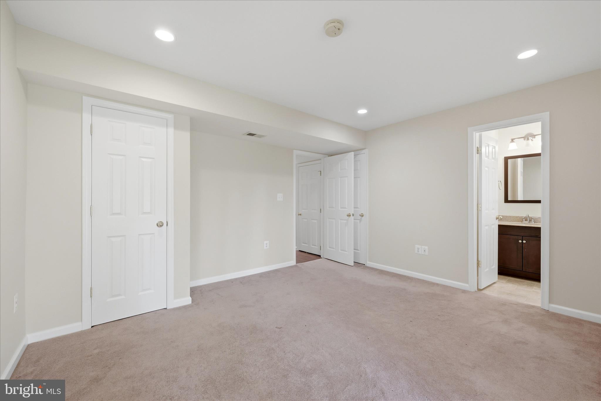 ROUND HILL - Residential