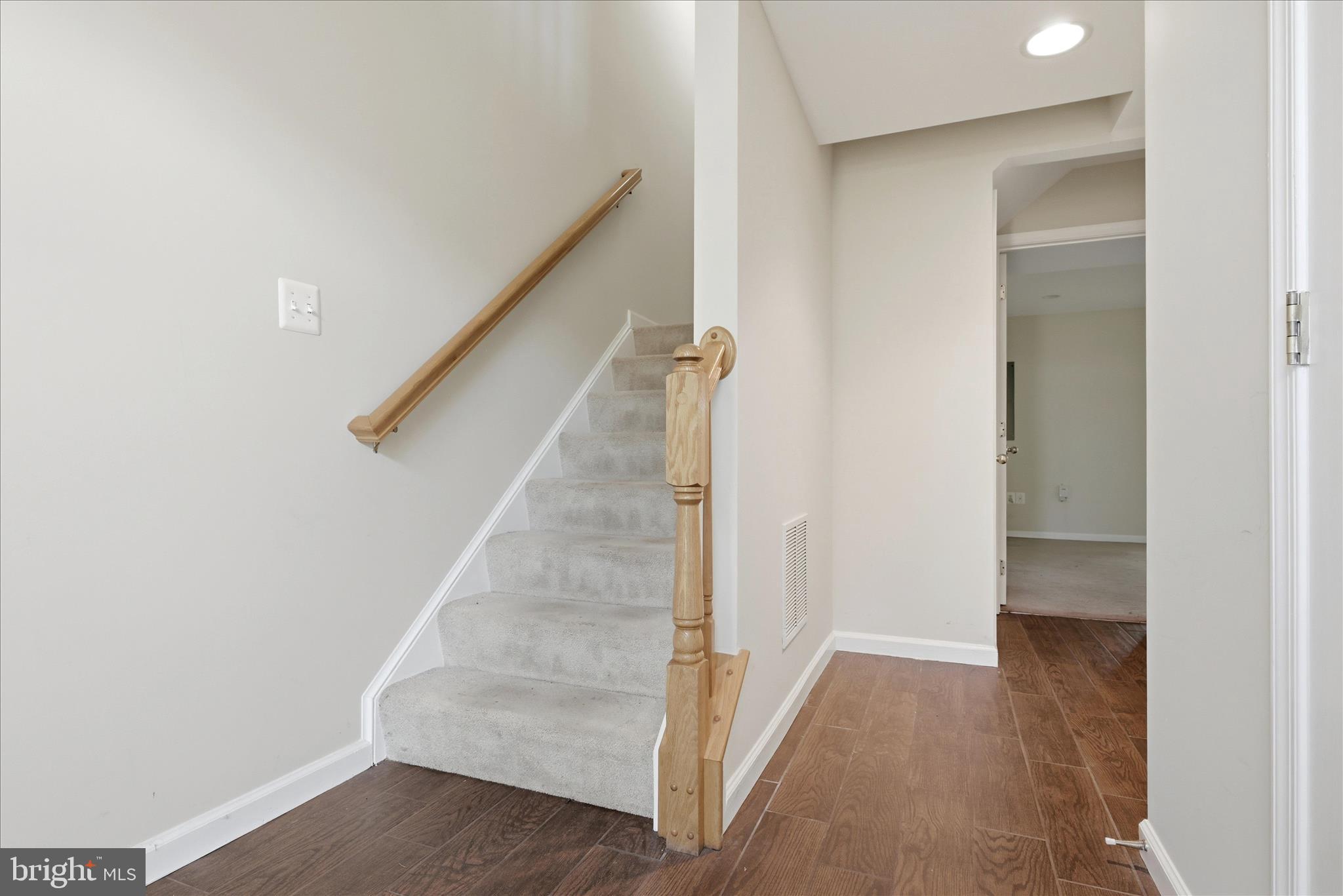 ROUND HILL - Residential