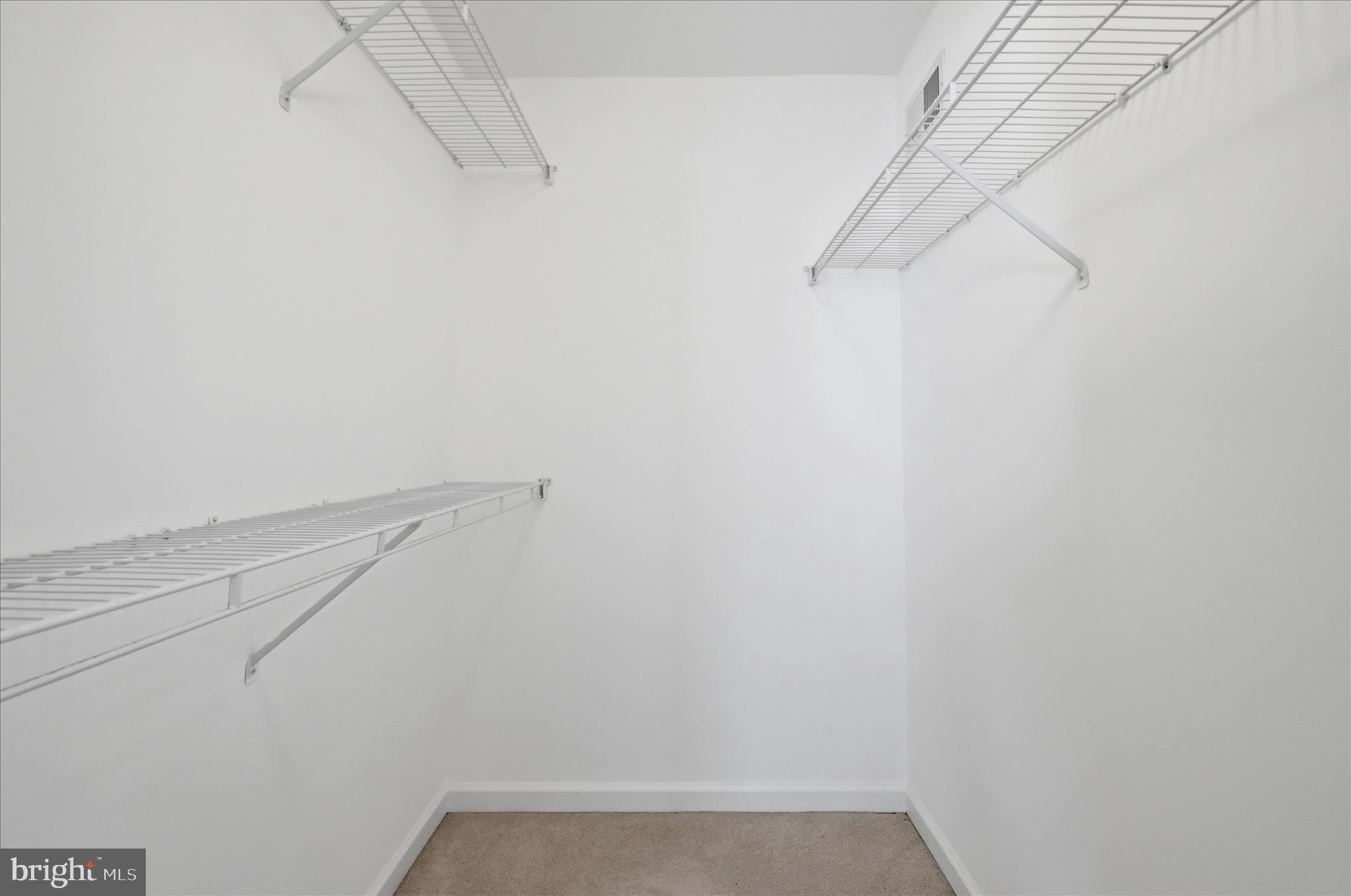 ROUND HILL - Residential