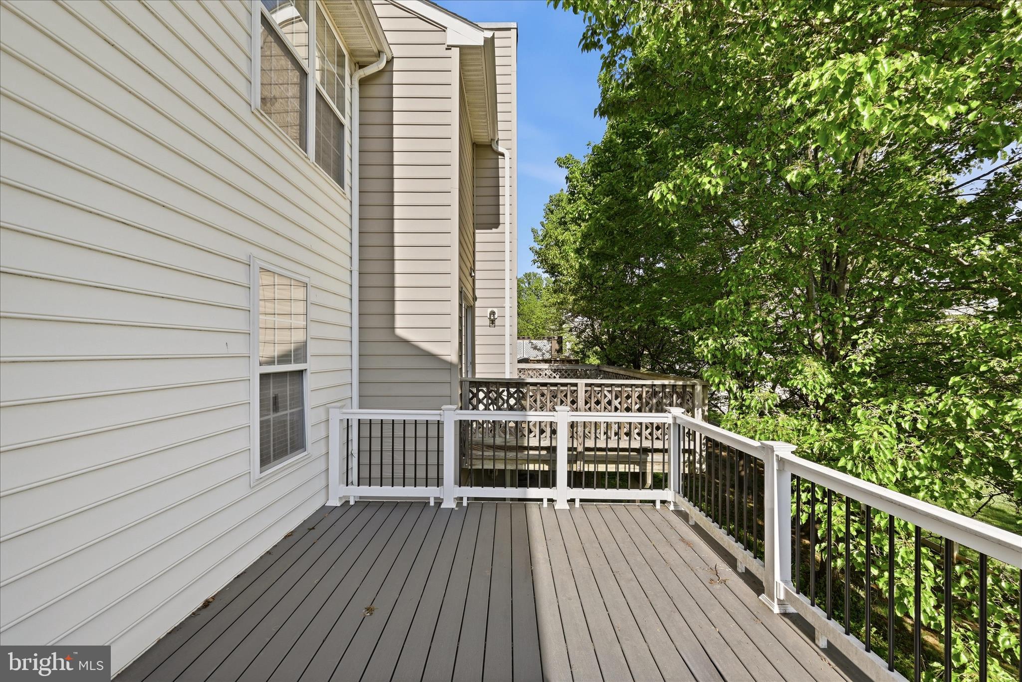 ROUND HILL - Residential