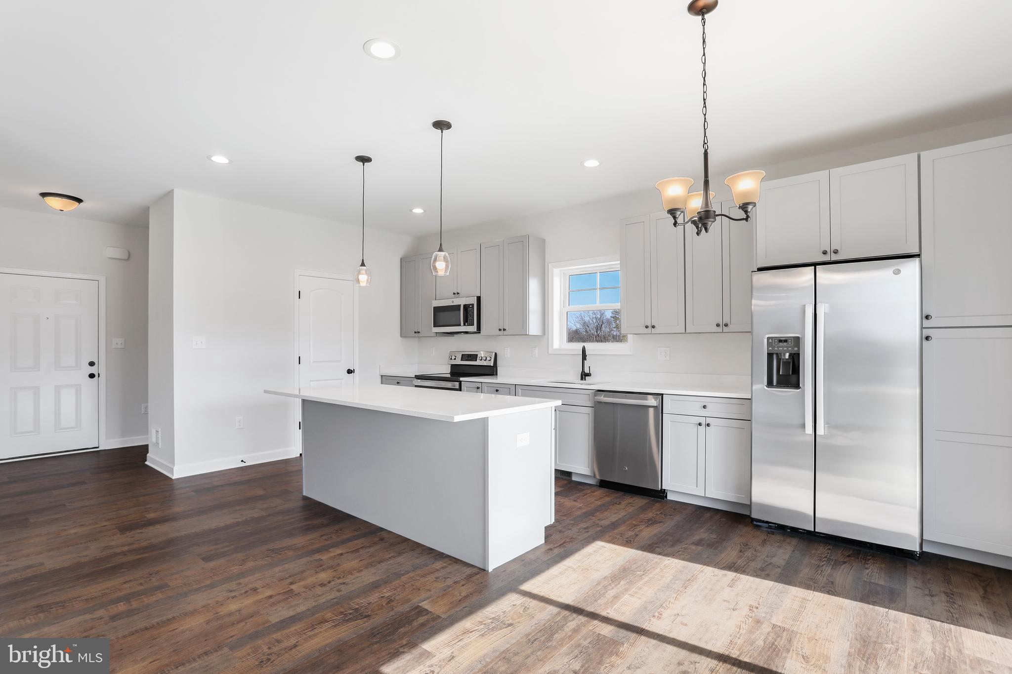 MIDDLE CREEK VISTAS - Residential