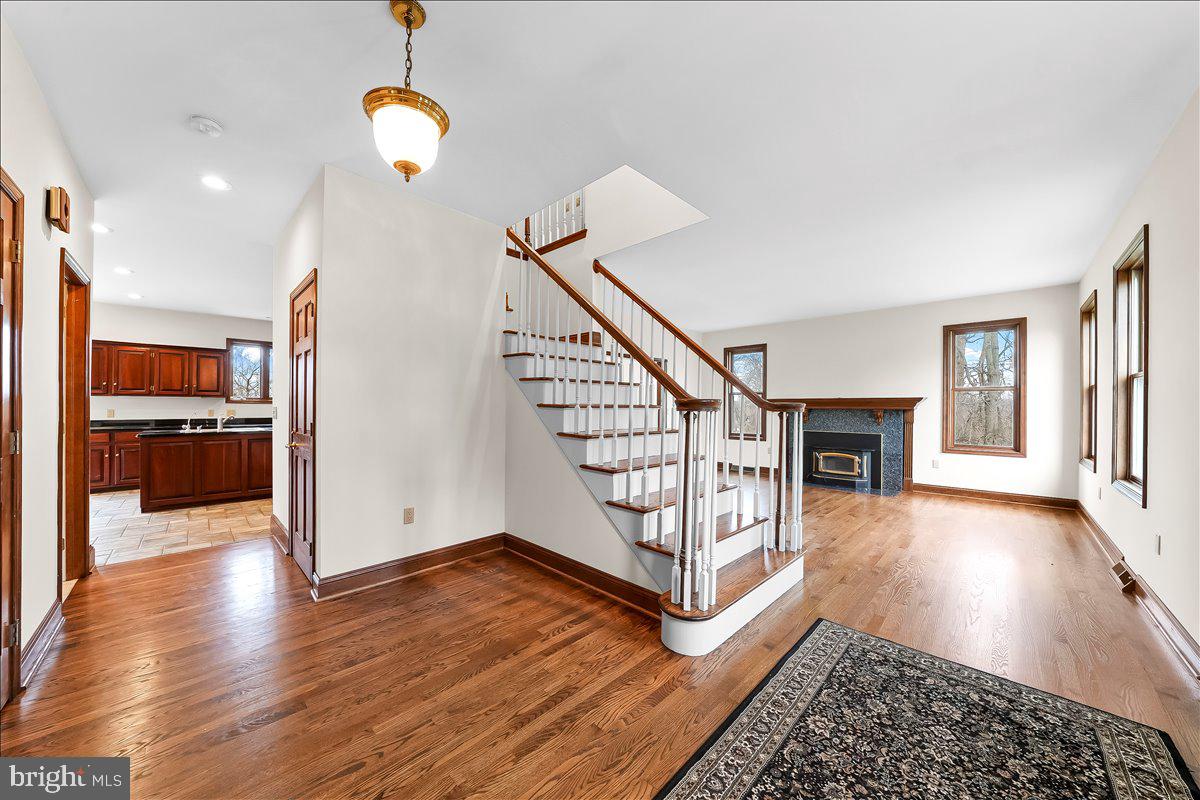 911 THUNDER HILL ROAD