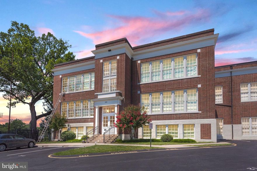 One level living in the middle of downtown with upgrades and design only found in luxury new build homes. This condo is unlike anything you'd find in Fredericksburg. Large new New York loft style windows, new upgraded wood floors thru-out, light filled open floor plan, new upgraded appliances with modern feel. The master bath is exquisite; steam shower, jetted tub, chromotherapy & aromatherapy.