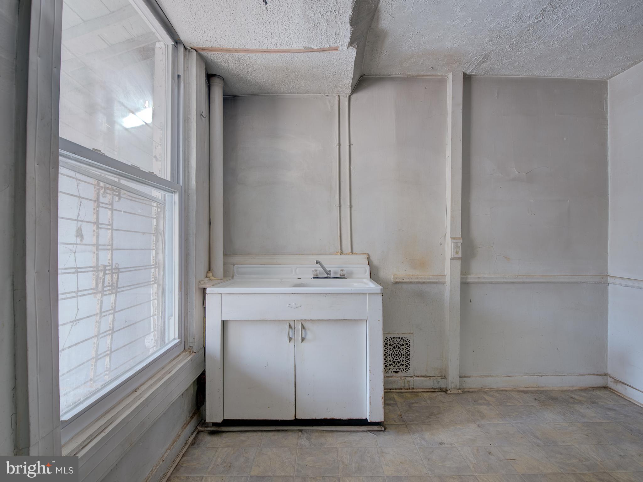 SANDTOWN-WINCHESTER - Residential