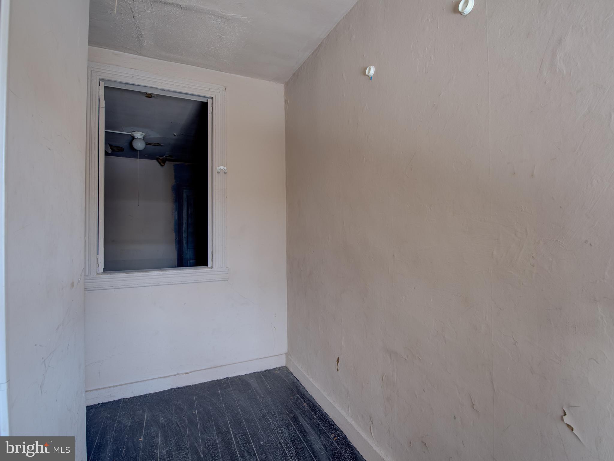 SANDTOWN-WINCHESTER - Residential