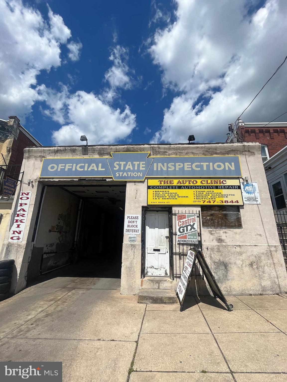 Main image without alt text