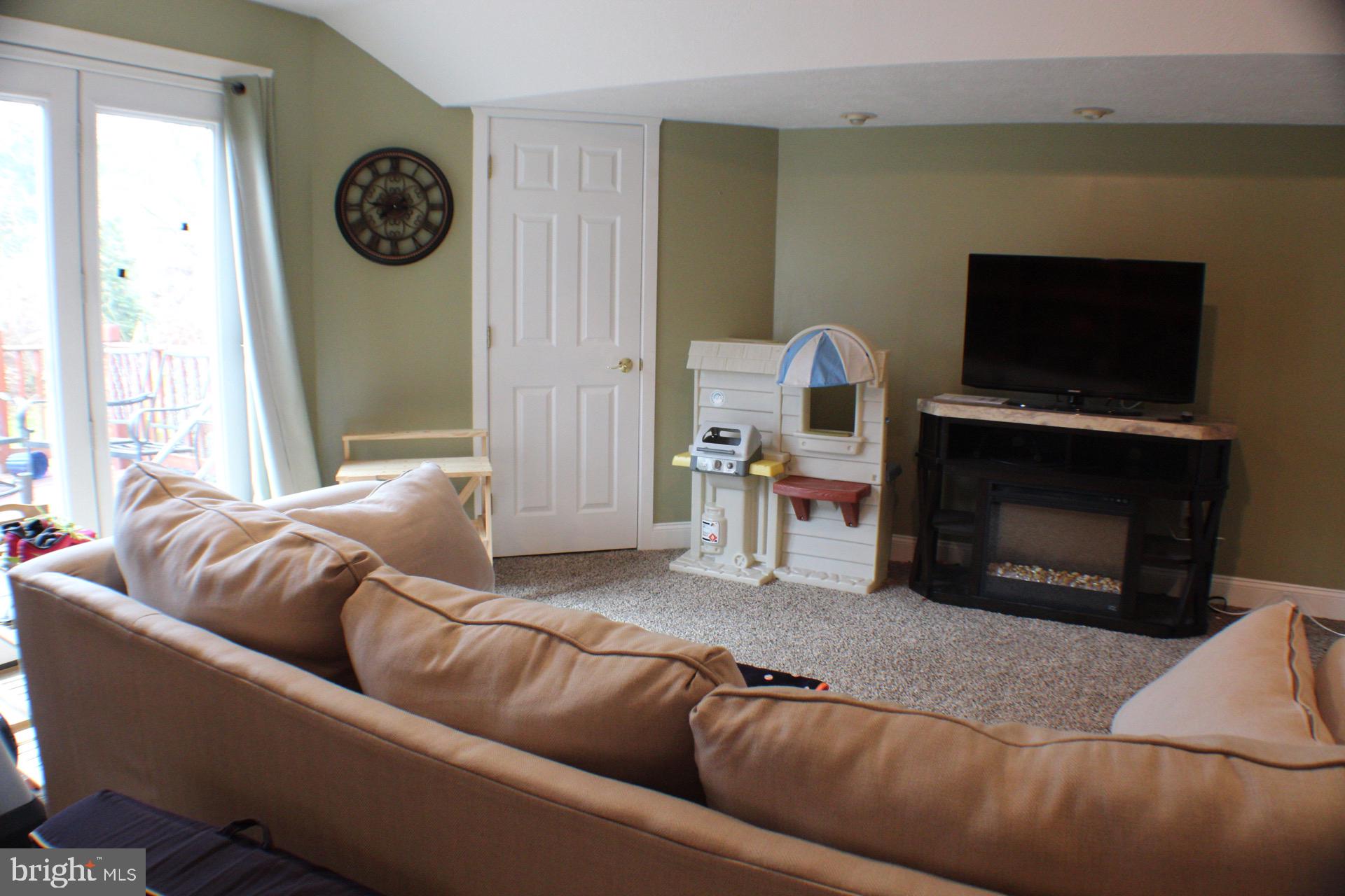 PINE TREE RIDGE - Residential Lease