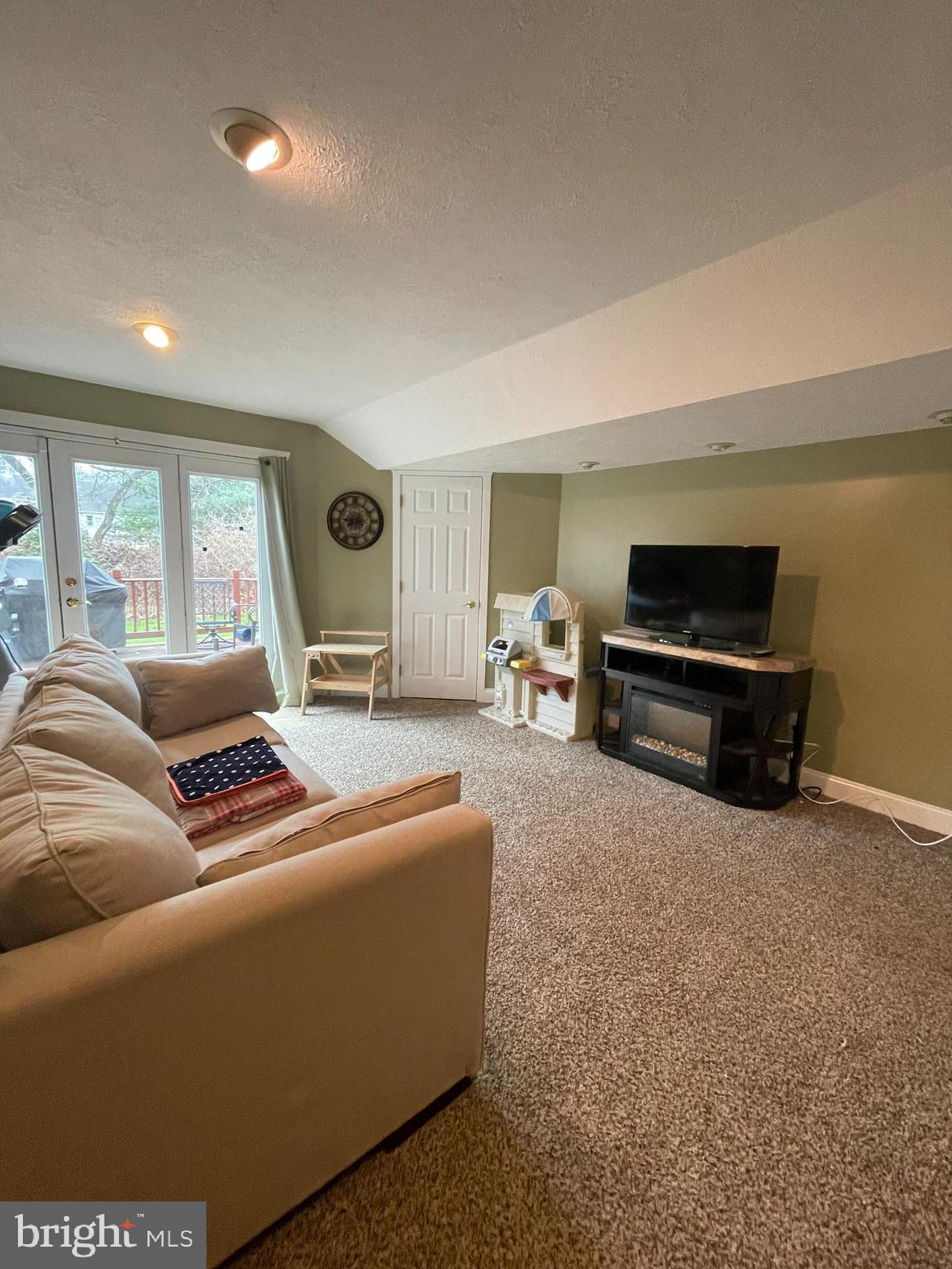 PINE TREE RIDGE - Residential Lease