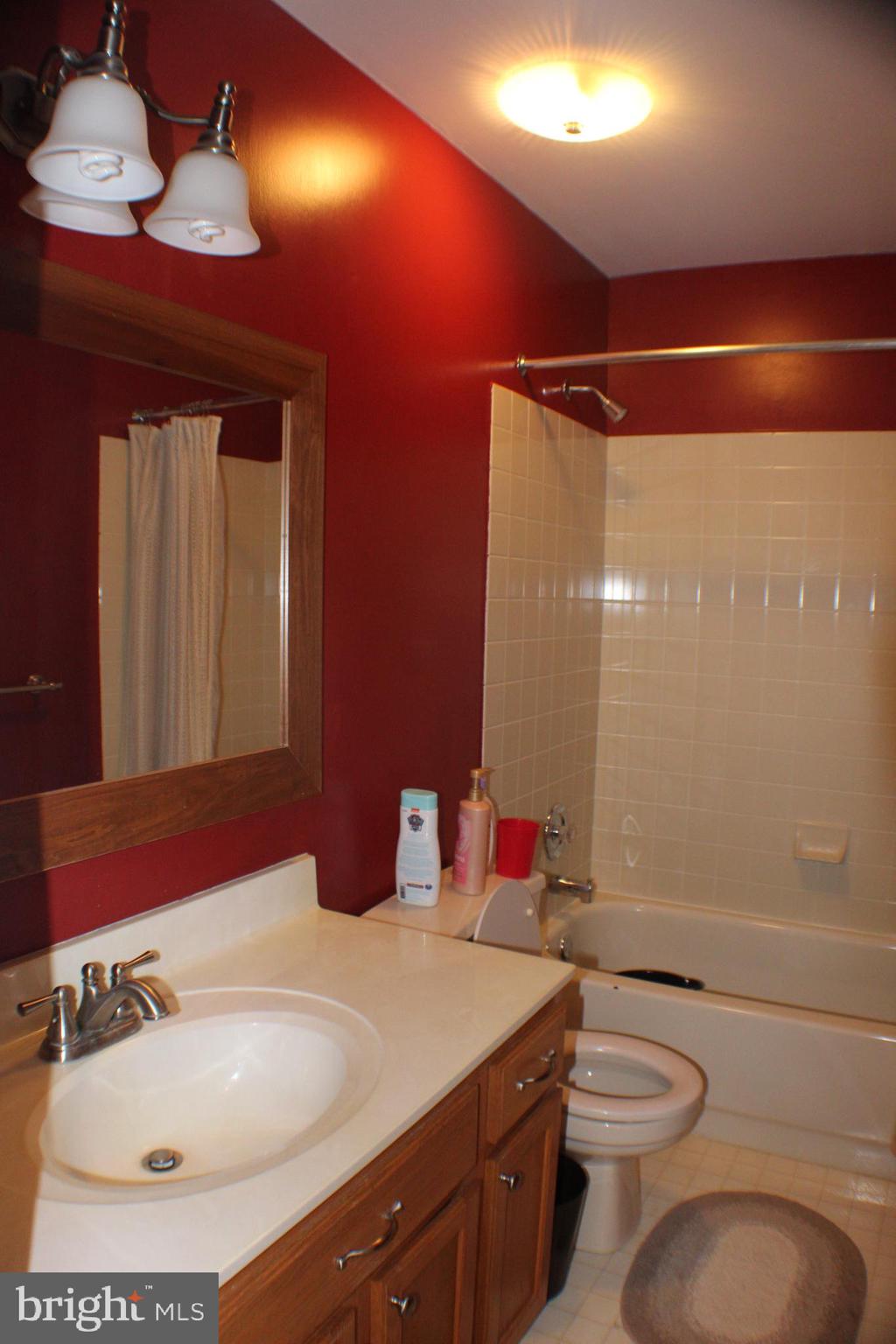 PINE TREE RIDGE - Residential Lease