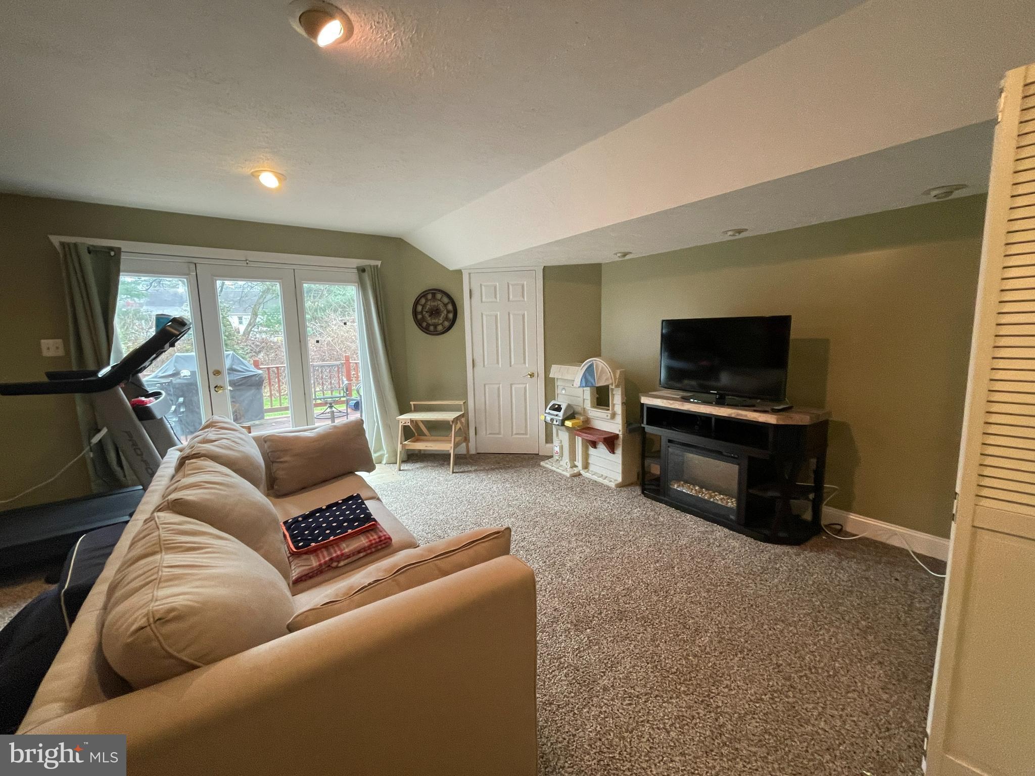 PINE TREE RIDGE - Residential Lease