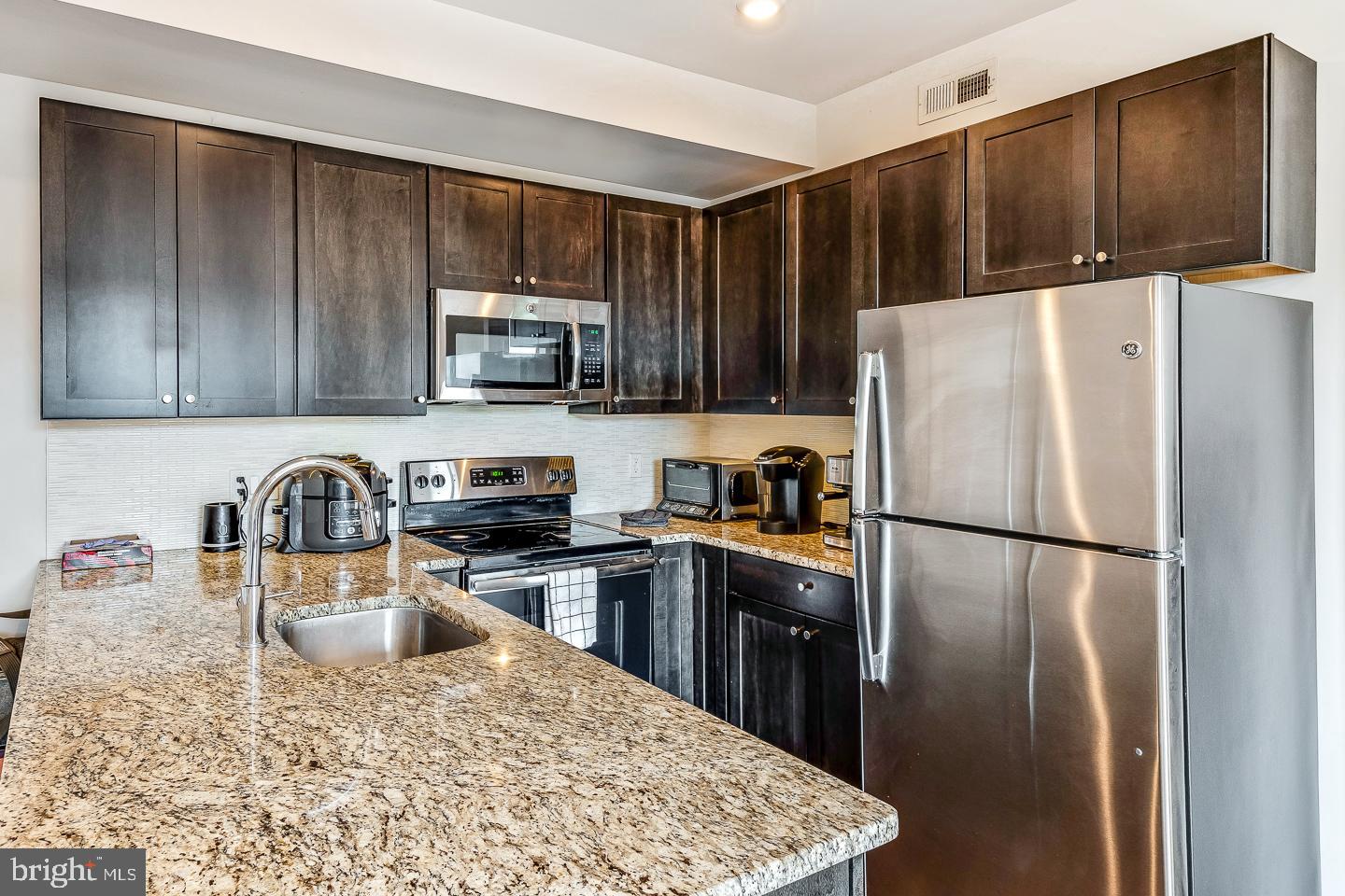 UNIVERSITY CITY - Residential Lease