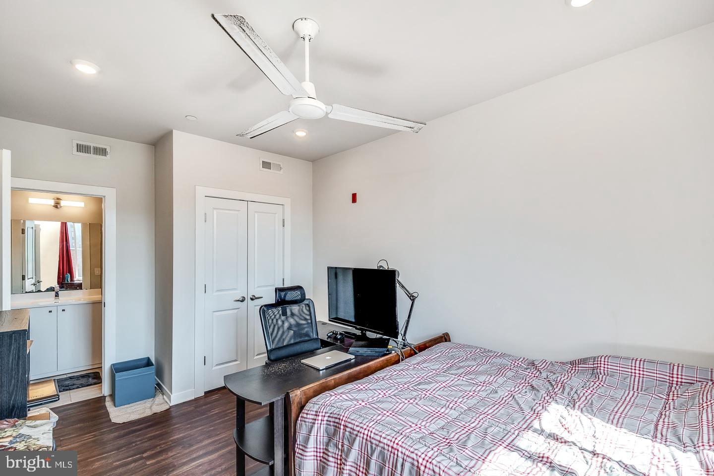 UNIVERSITY CITY - Residential Lease