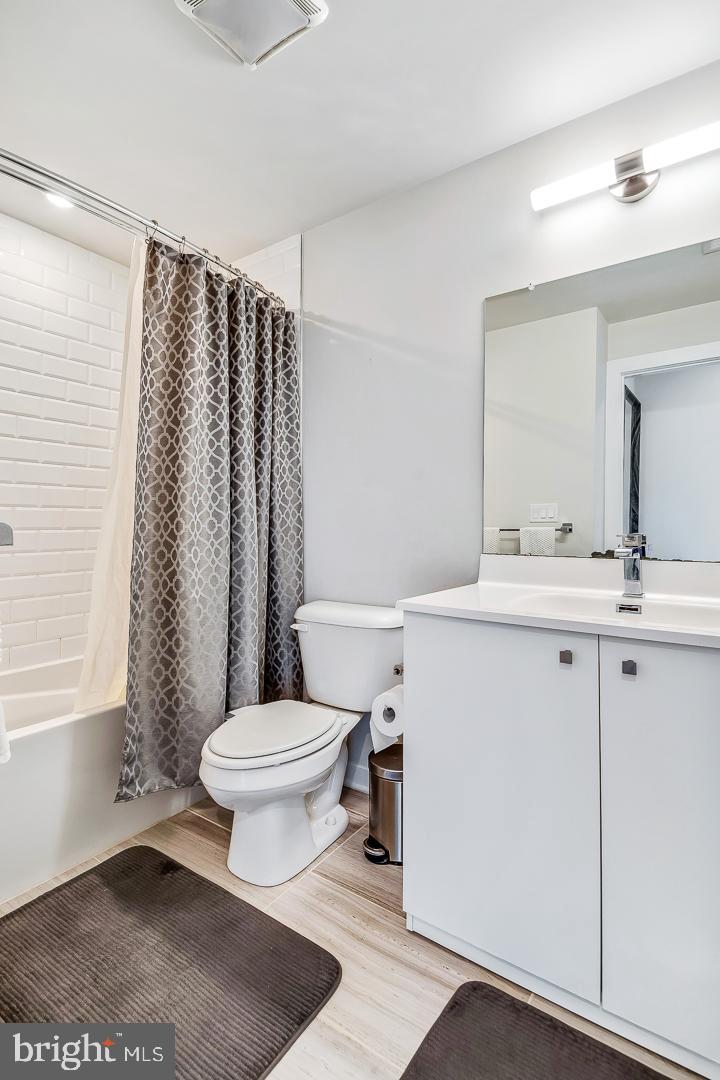 UNIVERSITY CITY - Residential Lease