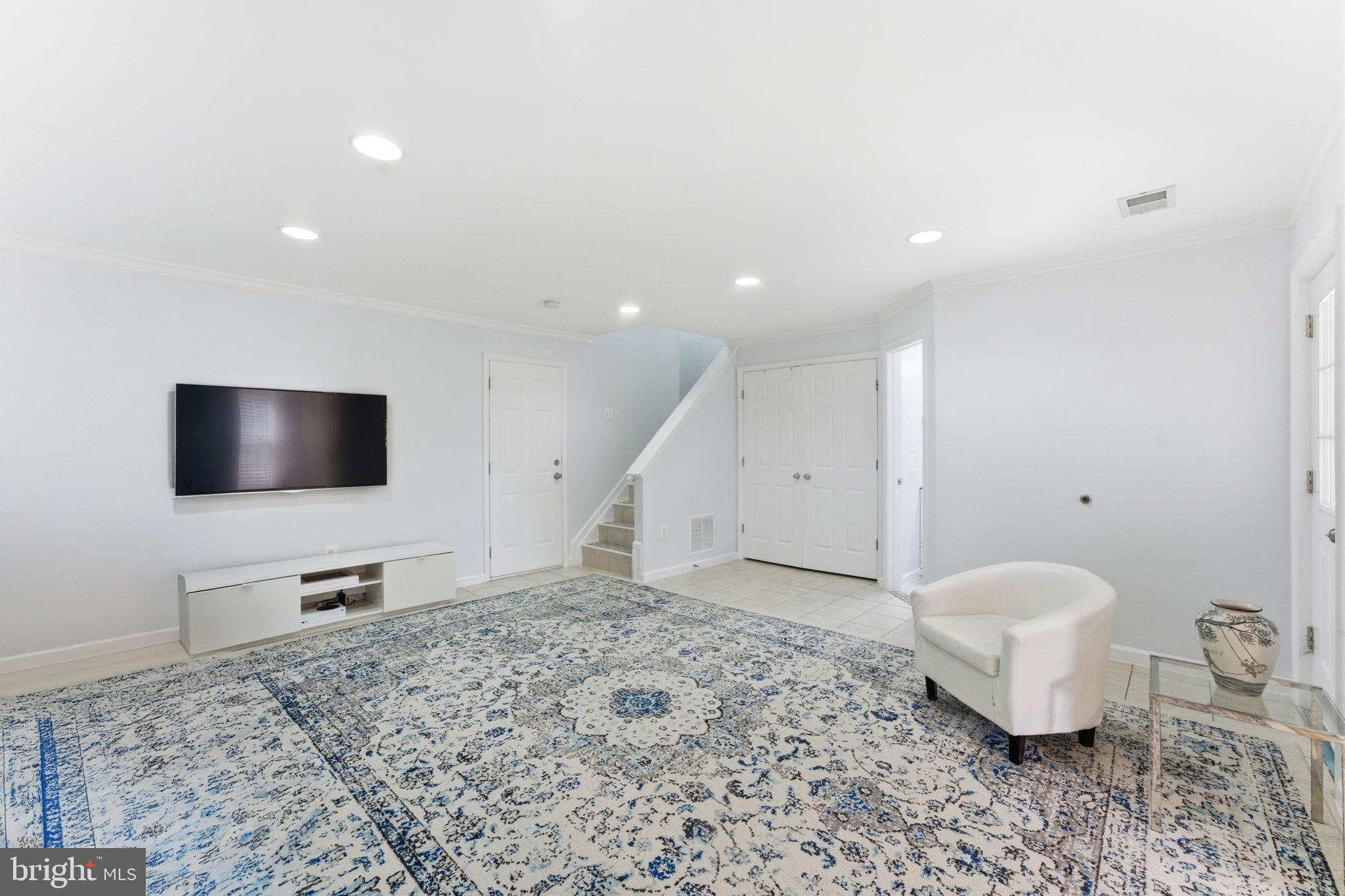 SOUTH RIDING - Residential