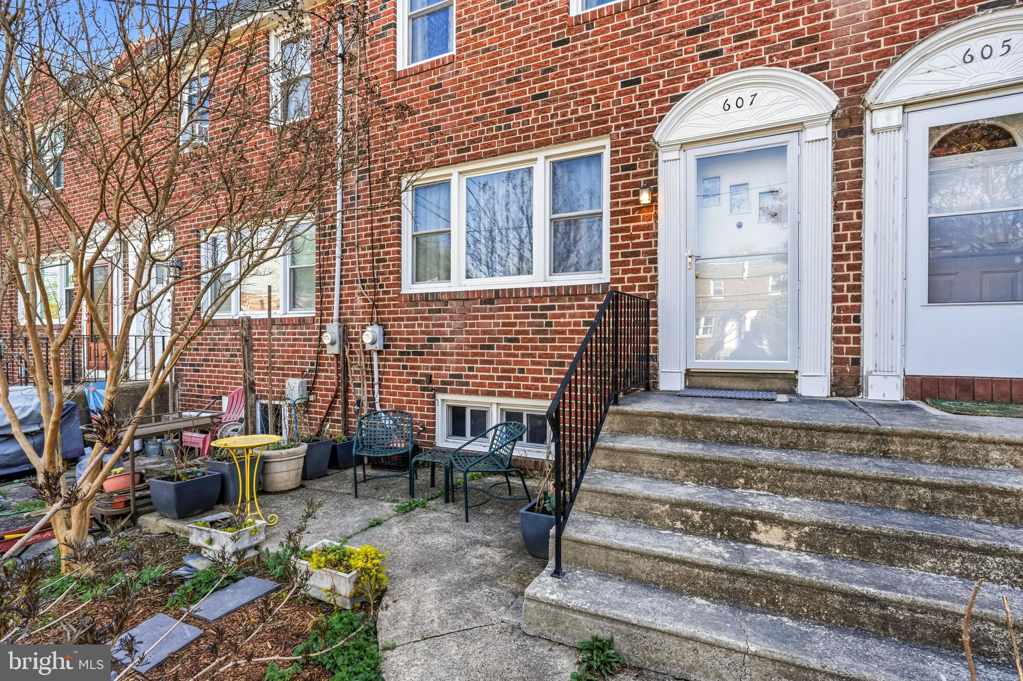 607 CEDAR AVENUE