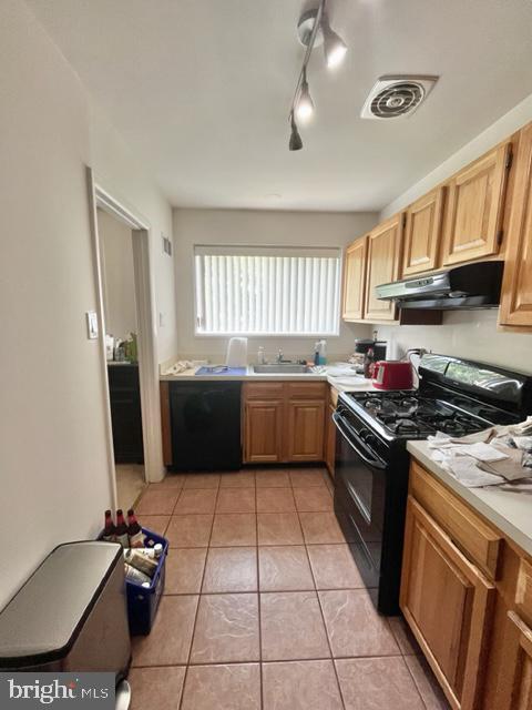 PARKSIDE CONDOMINIUMS - Residential Lease