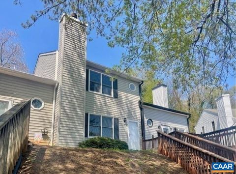 Townhouse For Sale - 943 Rives St St<br/> CHARLOTTESVILLE, VA 22902