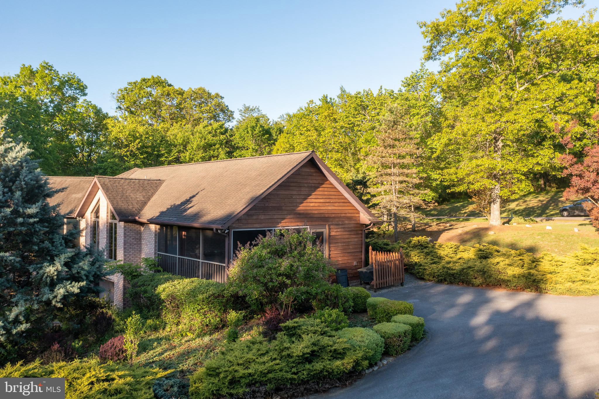 HILLCREST - Residential