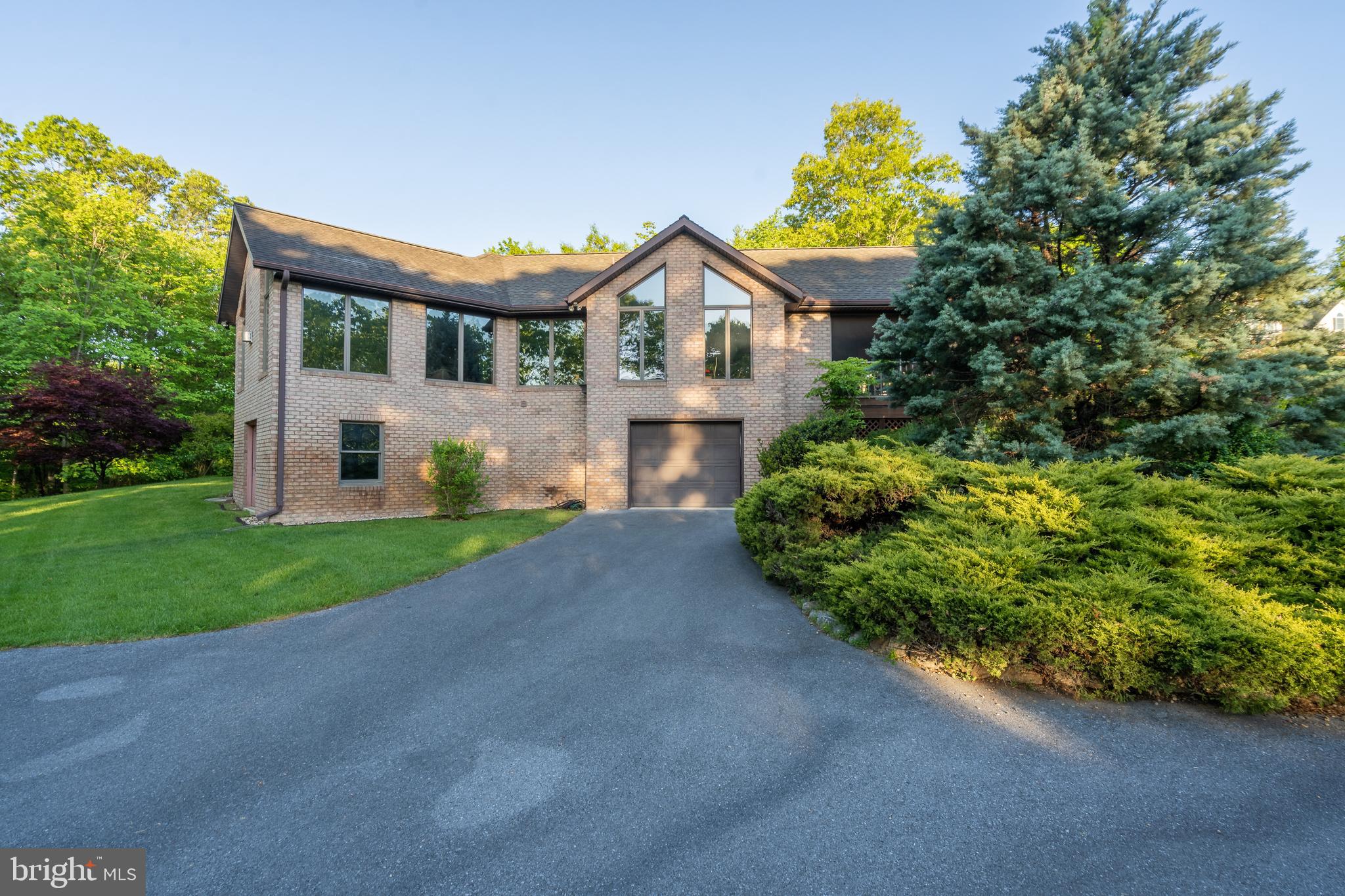 HILLCREST - Residential