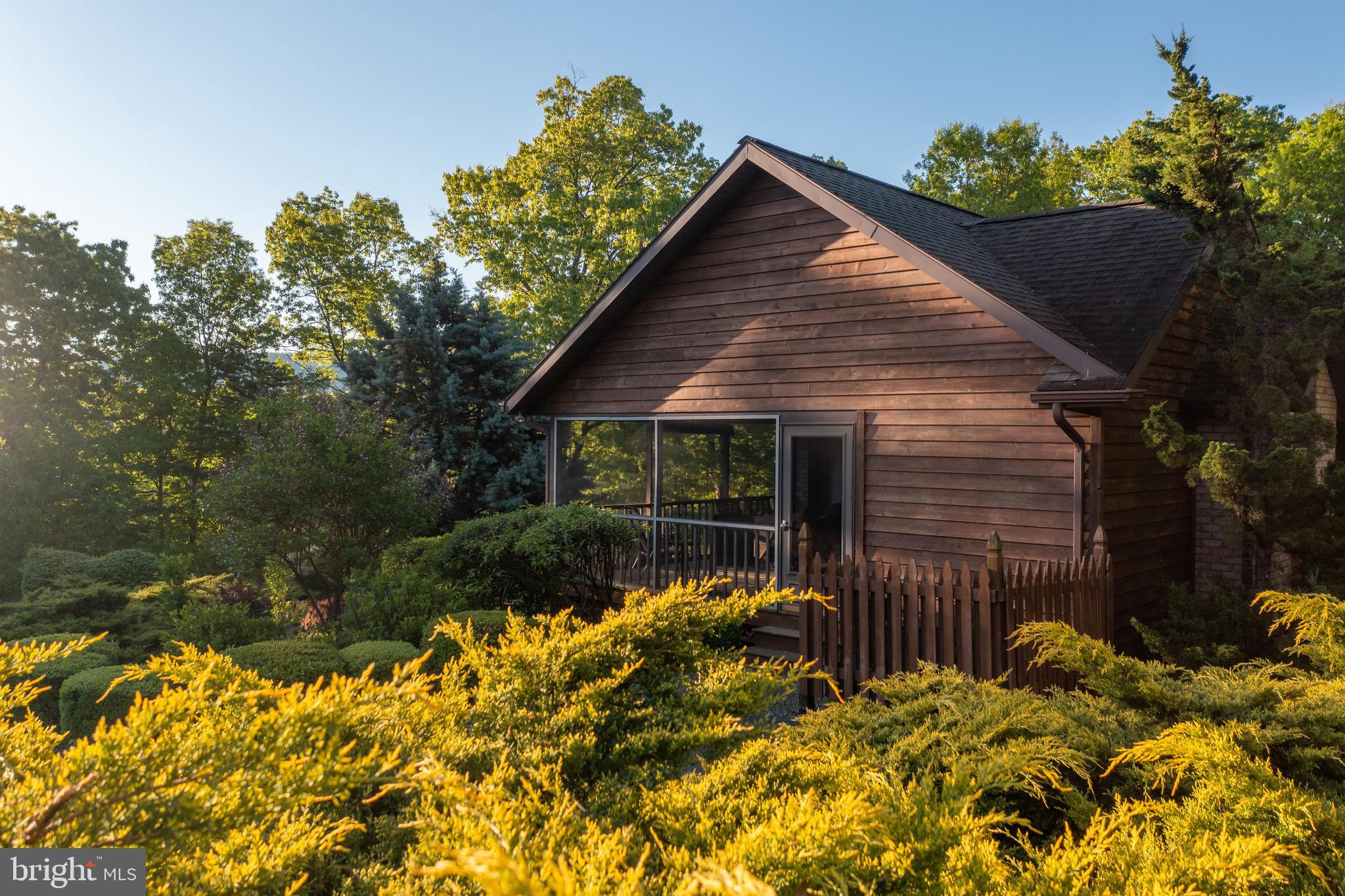 HILLCREST - Residential