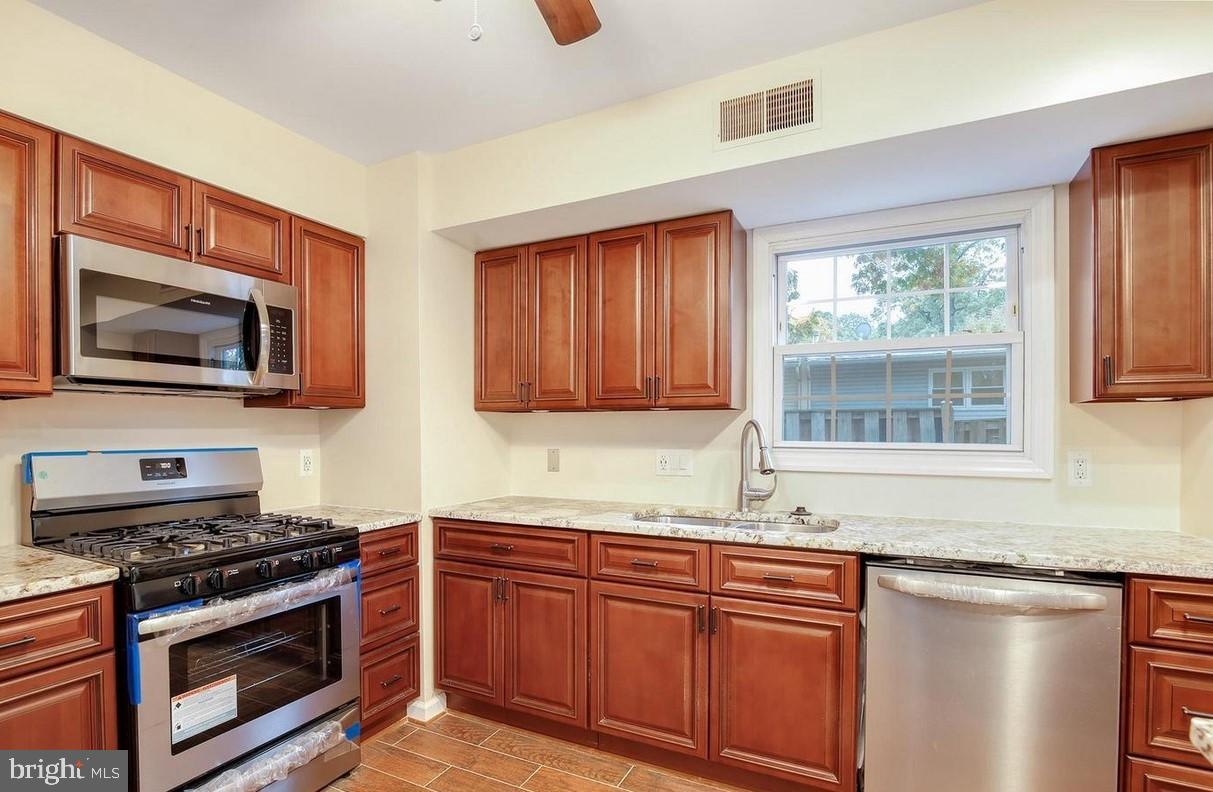 FAIRFAX HERITAGE - Residential Lease