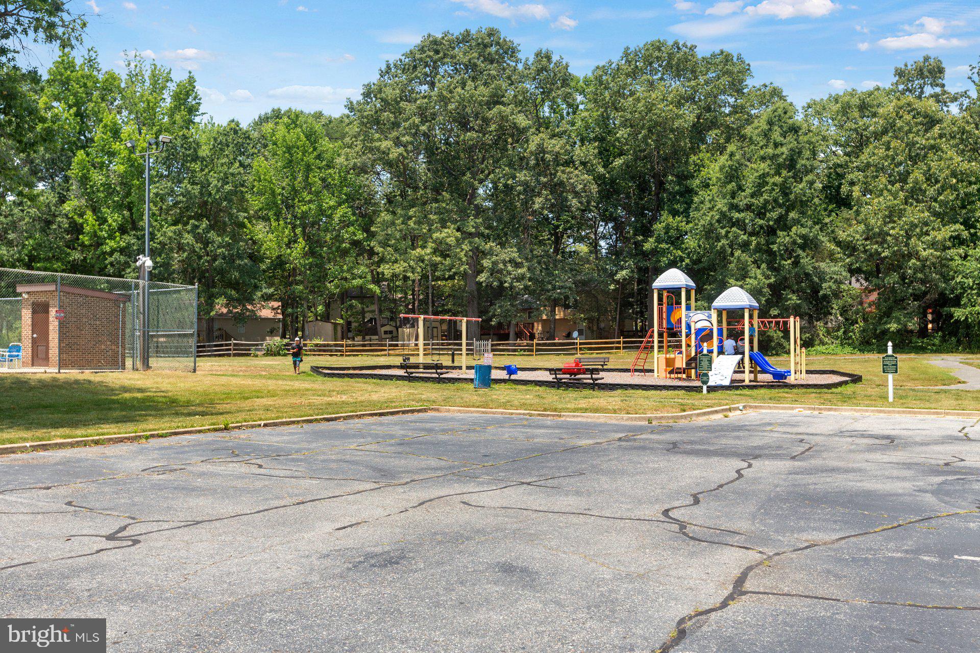 HUNTINGTON NEIGHBORHOOD - Residential