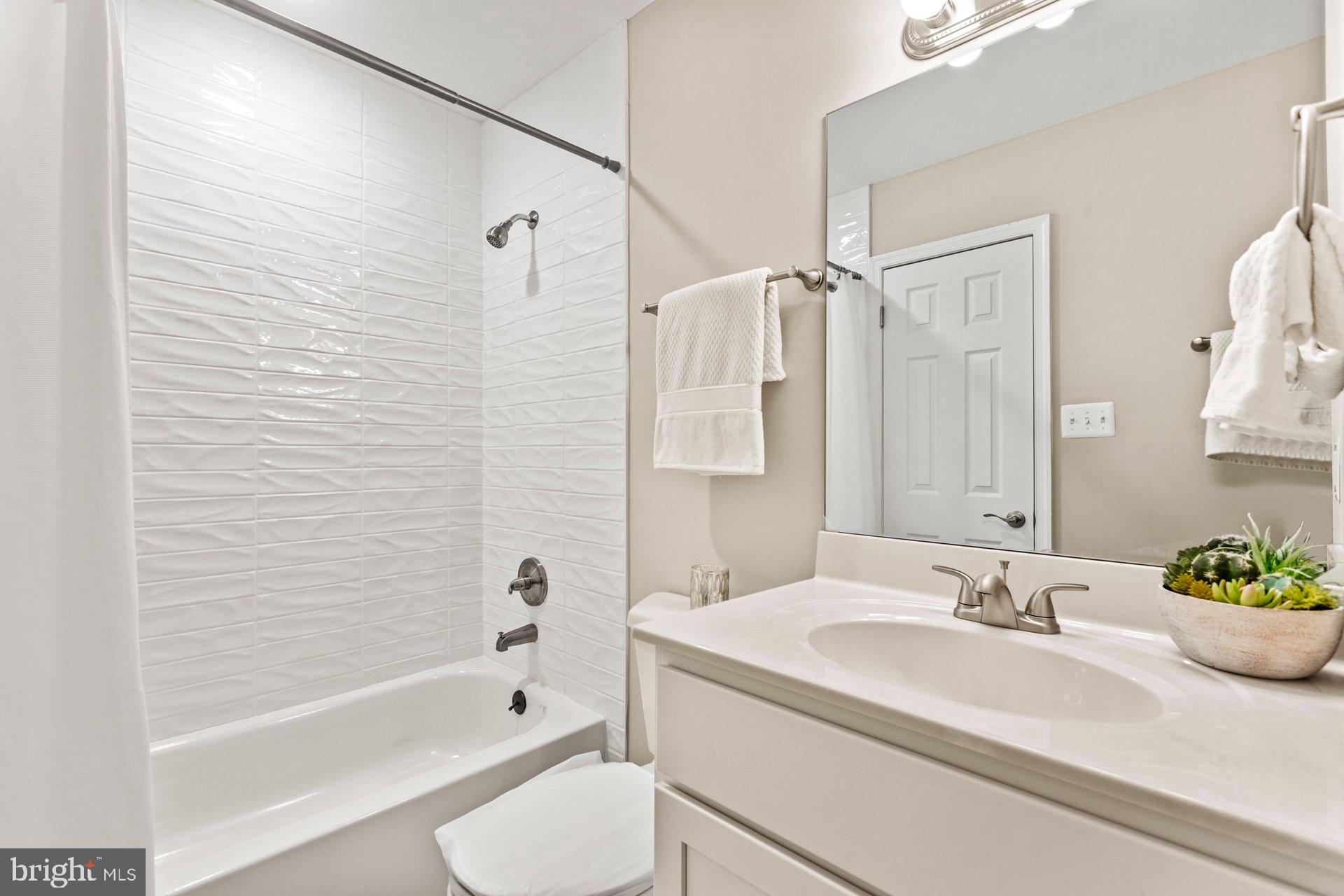 HUNTINGTON NEIGHBORHOOD - Residential