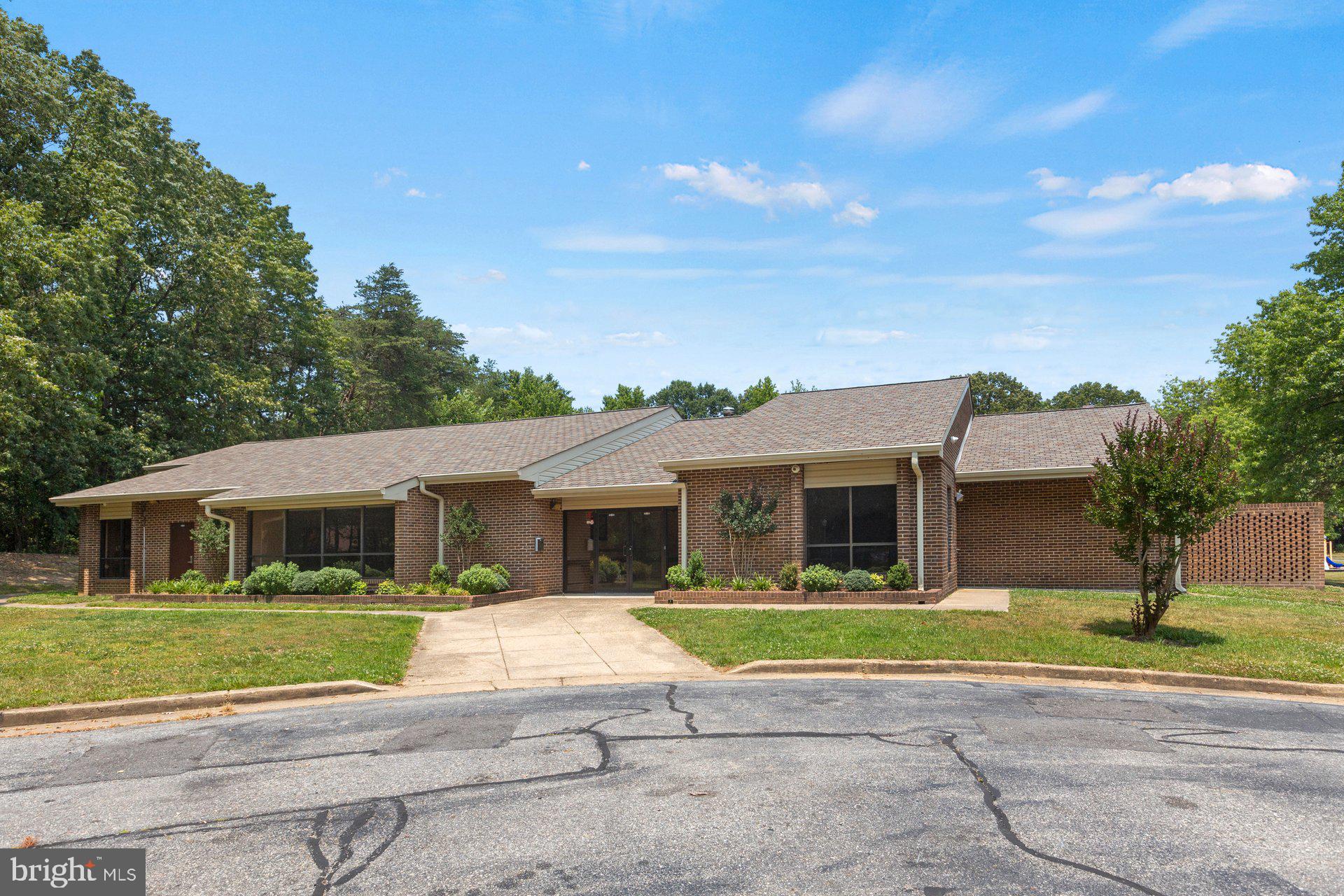 HUNTINGTON NEIGHBORHOOD - Residential