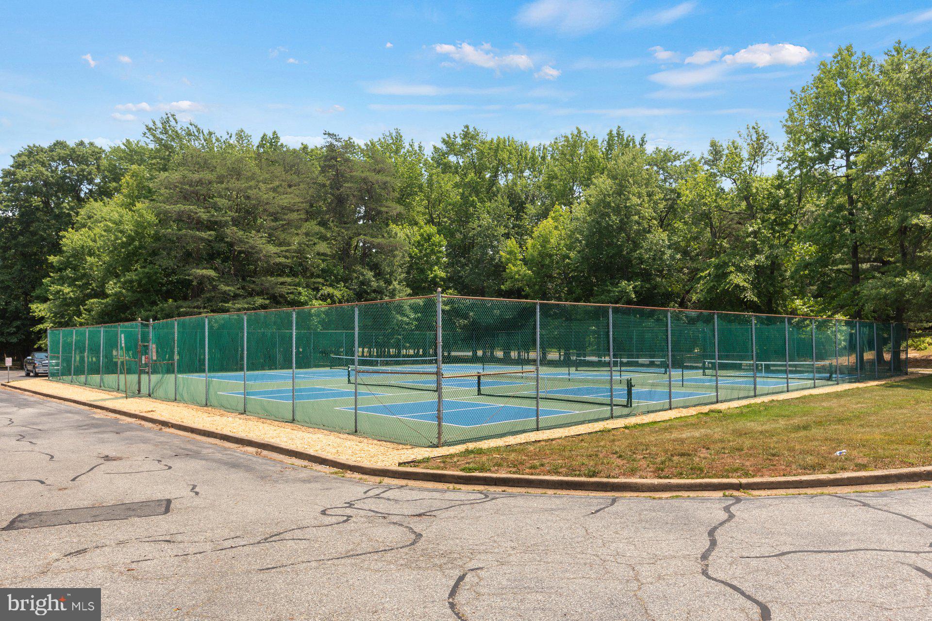 HUNTINGTON NEIGHBORHOOD - Residential