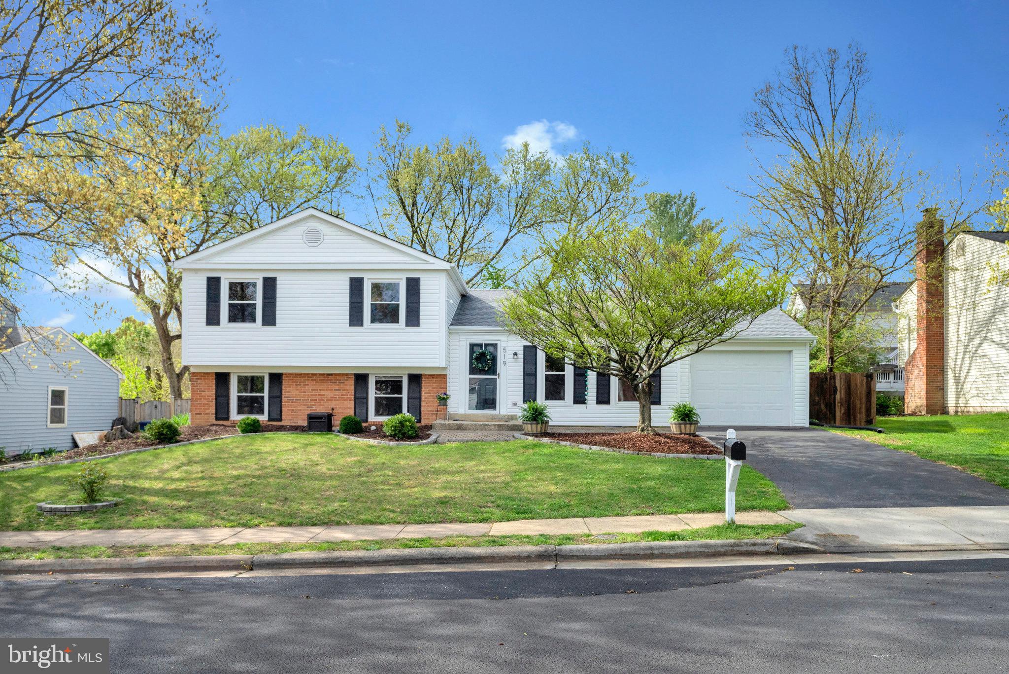 HUNTERS CREEK - Residential