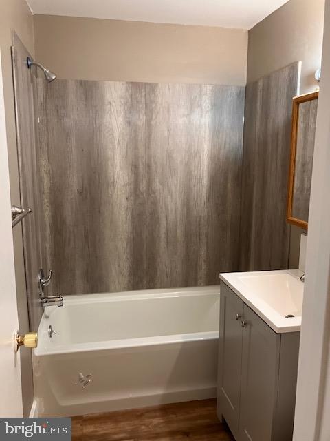 GREENWICH HILL - Residential Lease