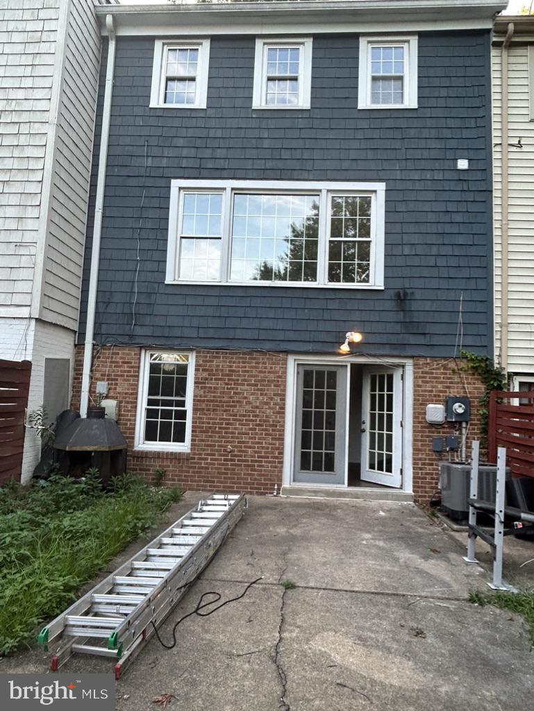 GREENWICH HILL - Residential Lease