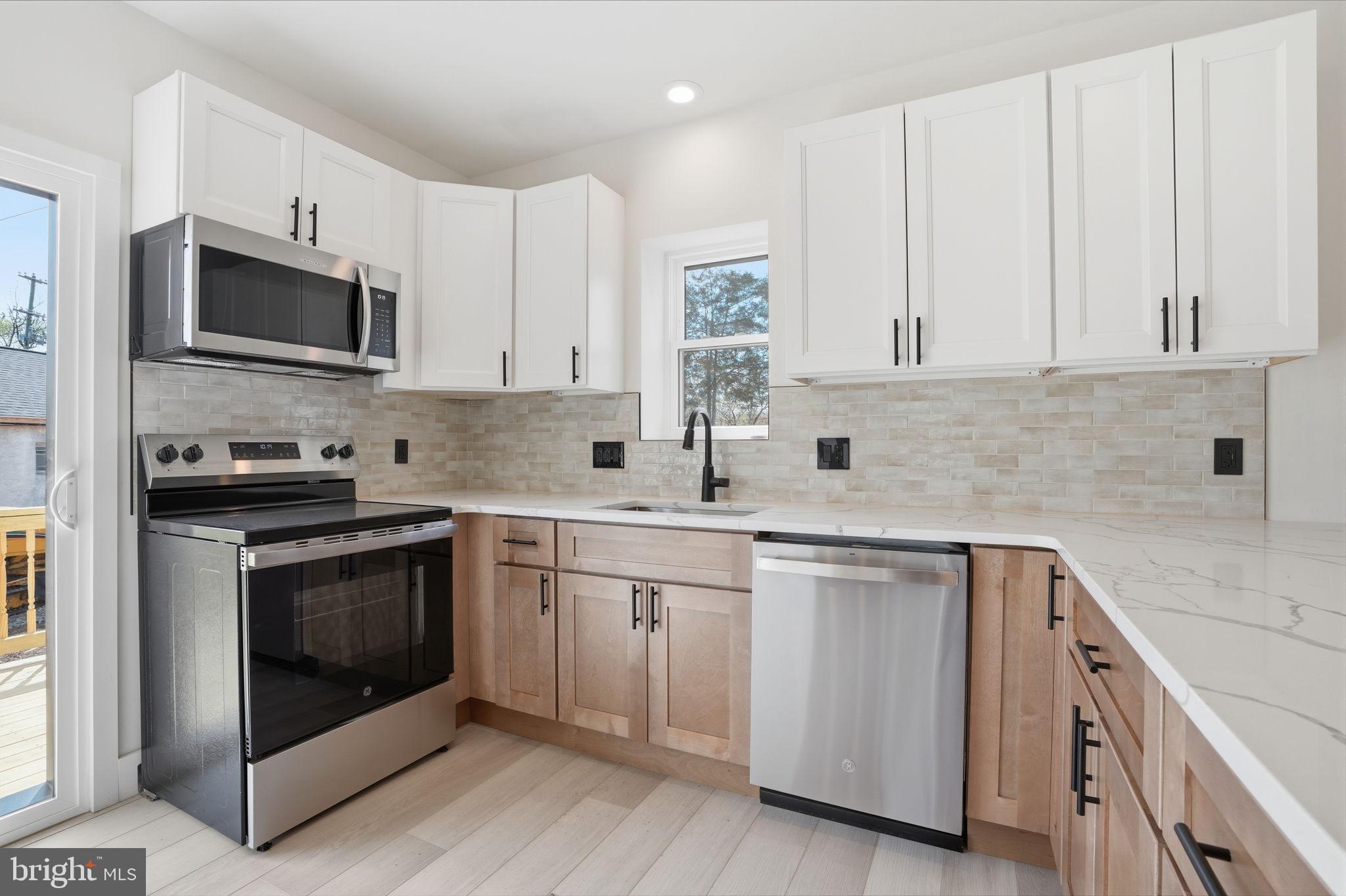 FEASTERVILLE - Residential