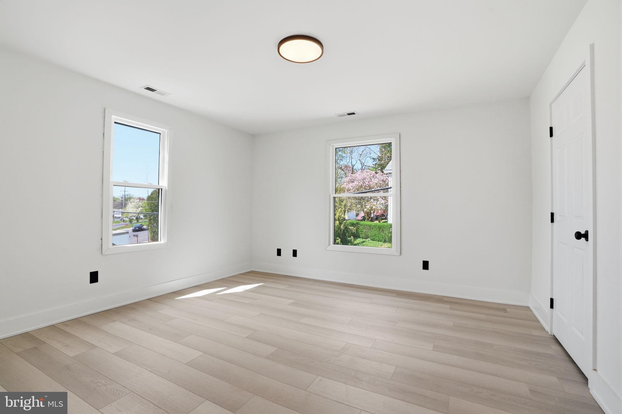 FEASTERVILLE - Residential