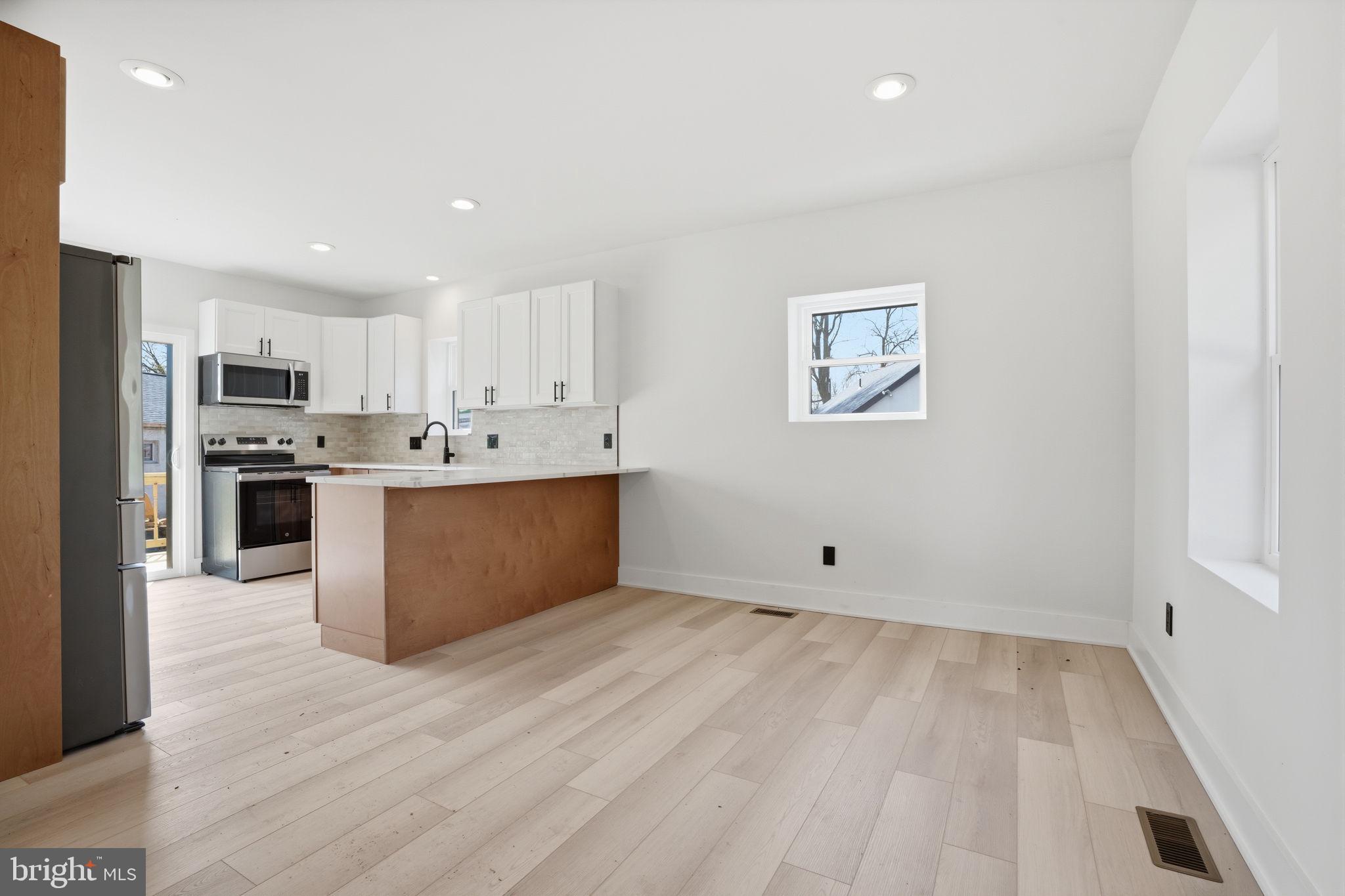 FEASTERVILLE - Residential