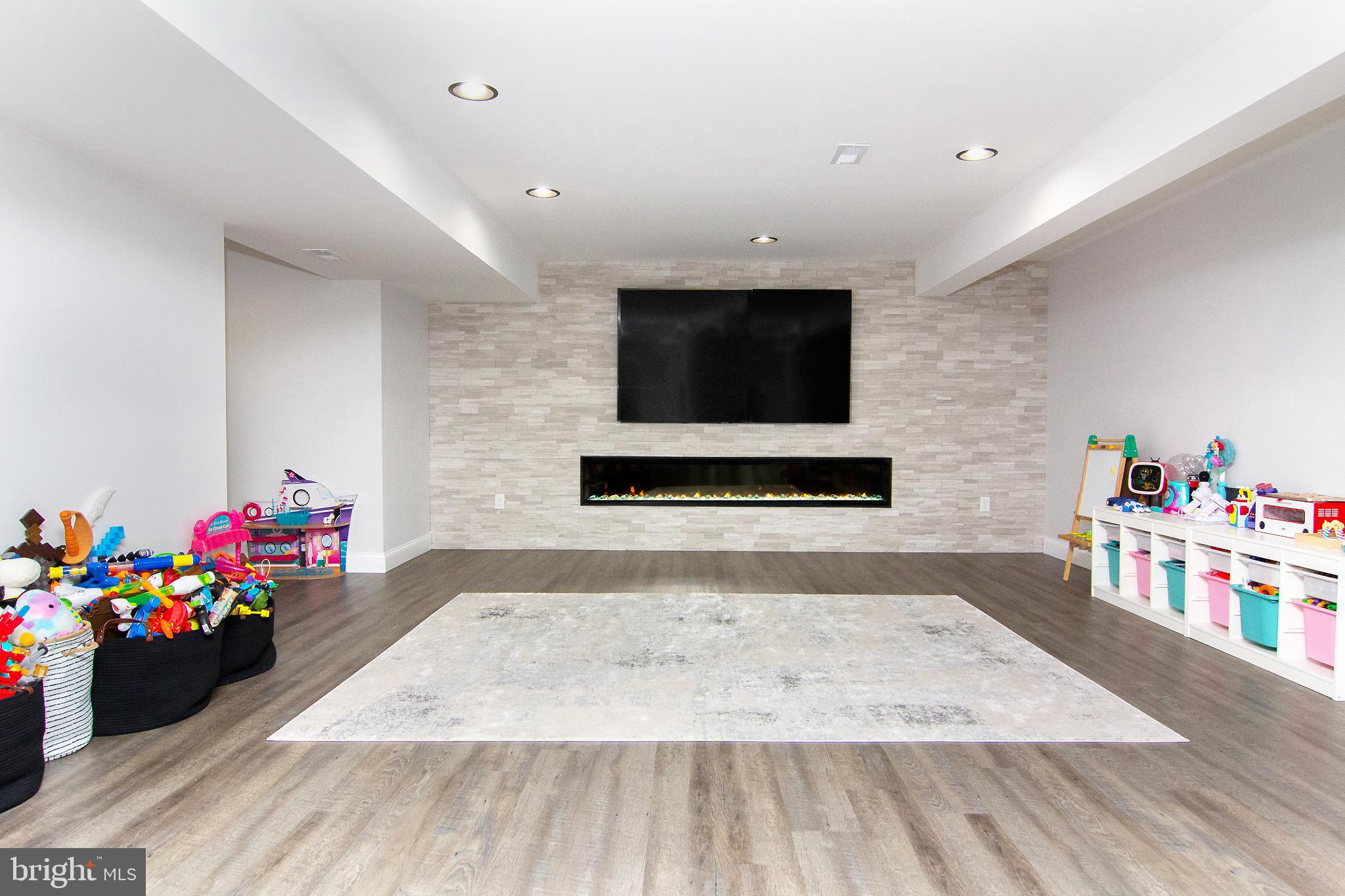 WOODSYDE ESTATES - Residential