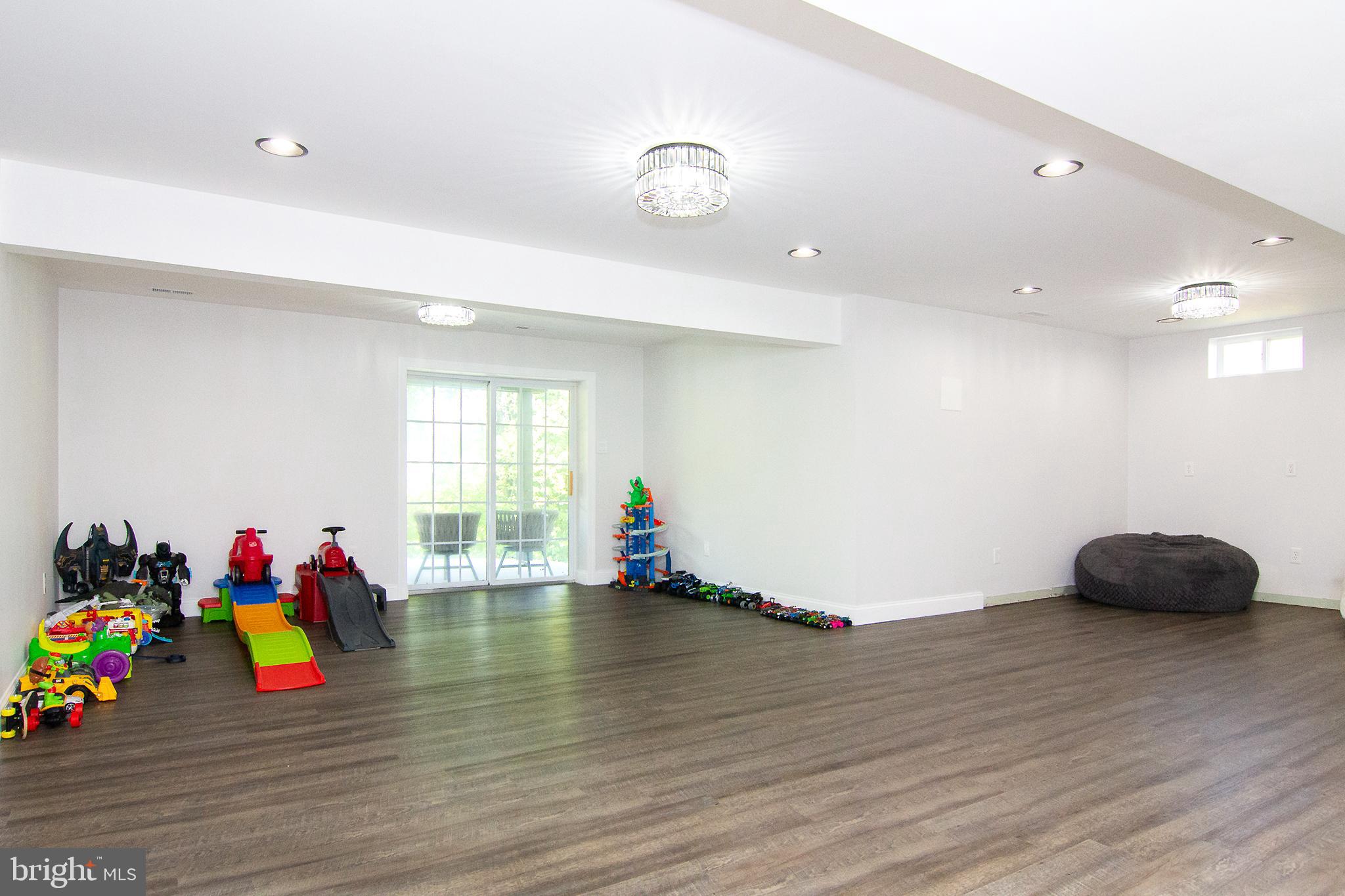 WOODSYDE ESTATES - Residential