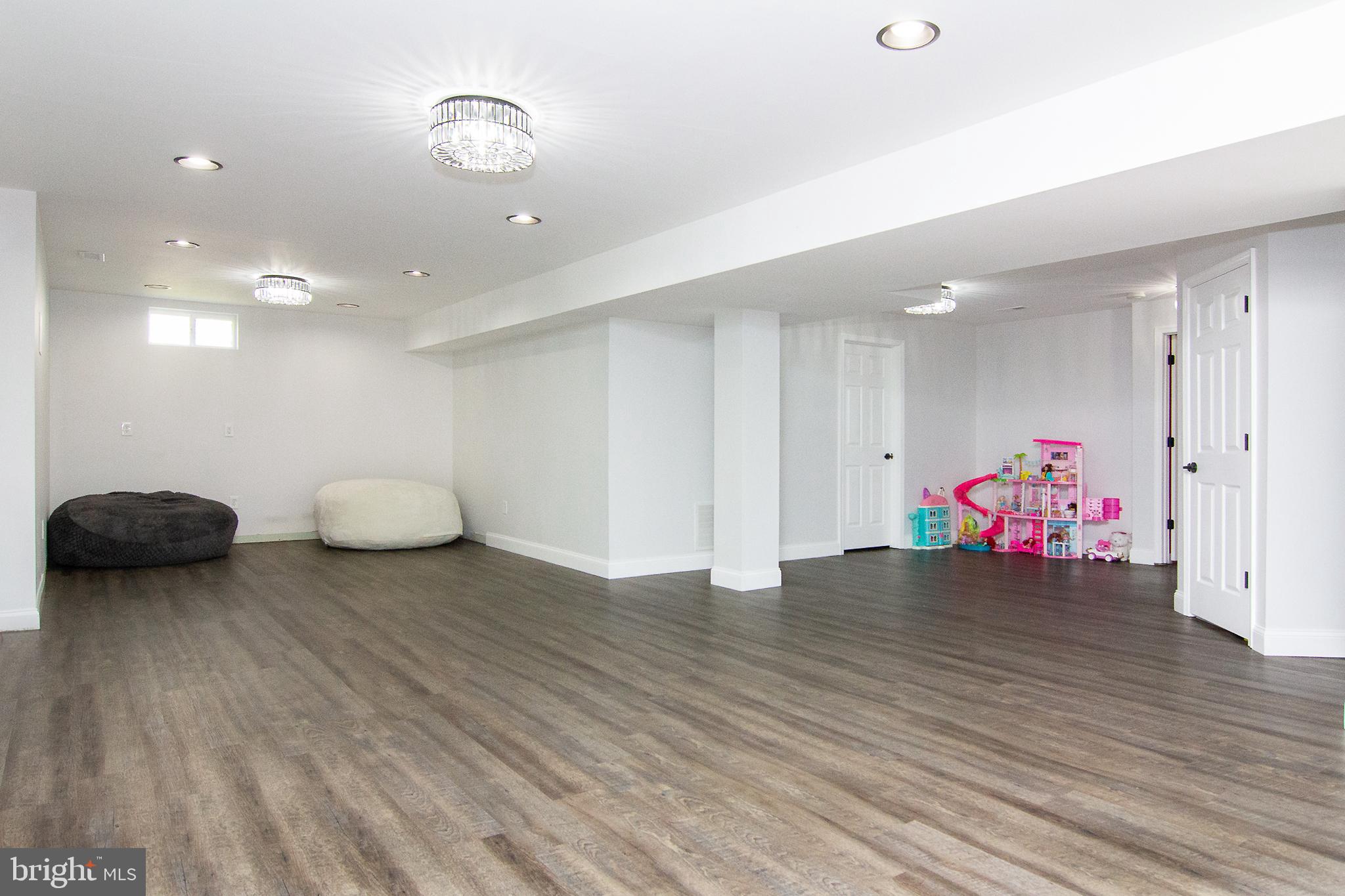 WOODSYDE ESTATES - Residential