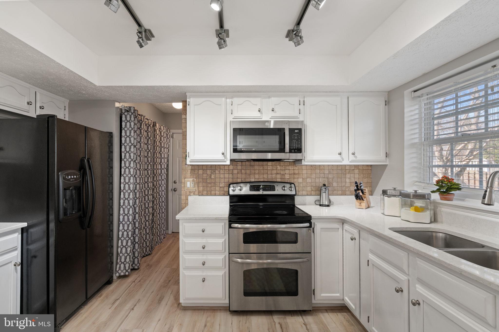 SHERMAN MEADOWS - Residential