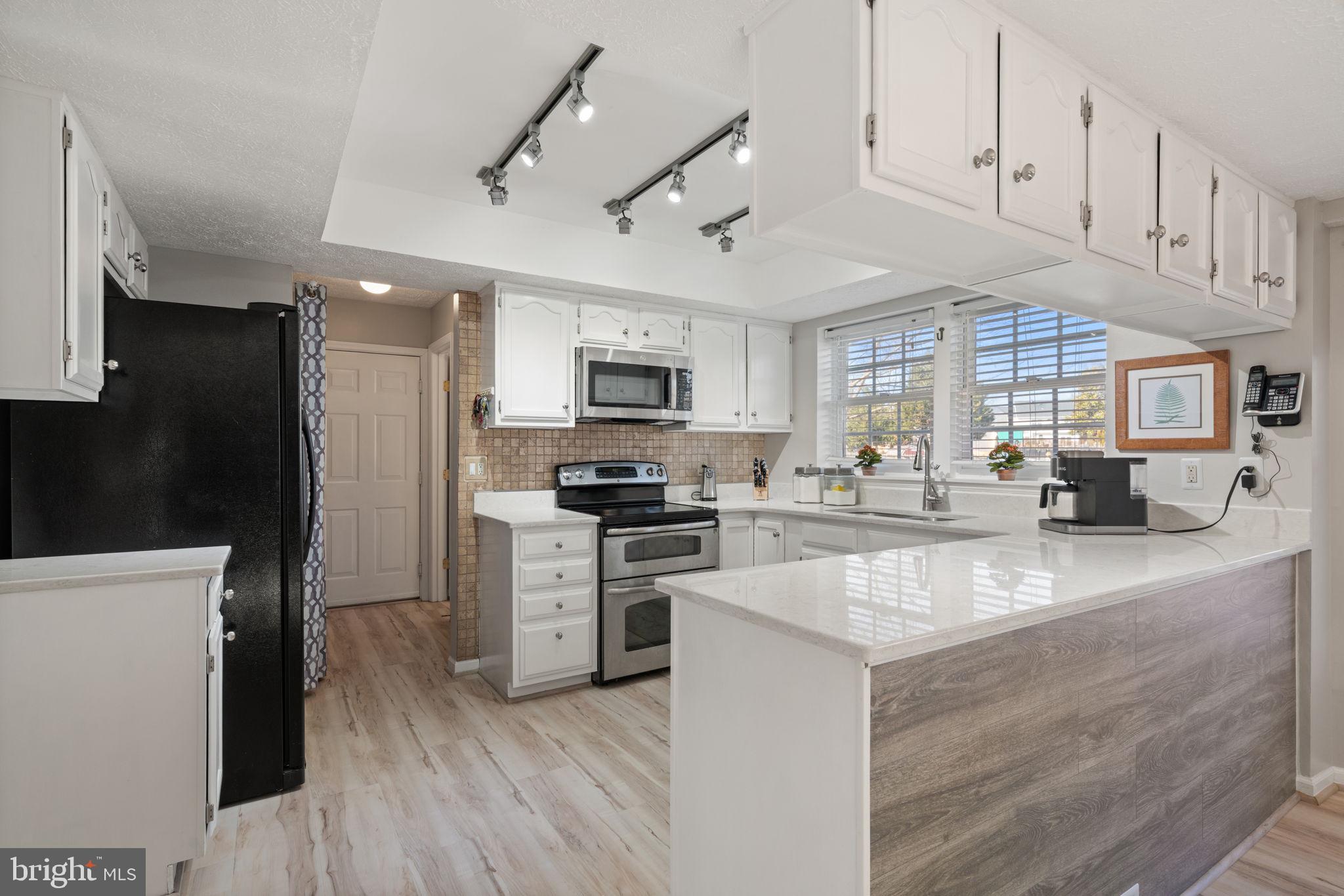 SHERMAN MEADOWS - Residential