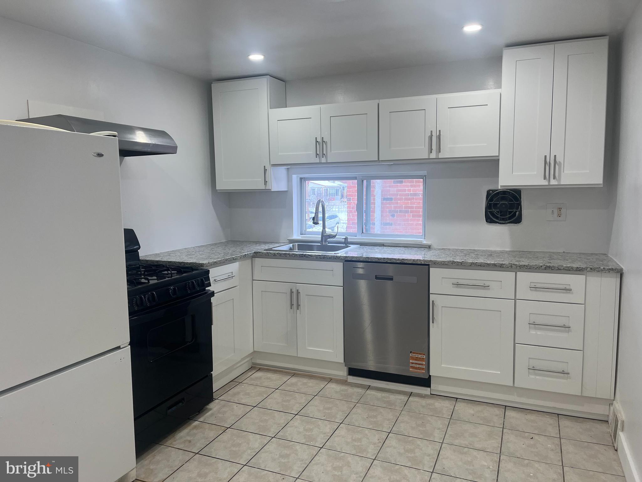 2637 TREMONT STREET 2ND FLOOR