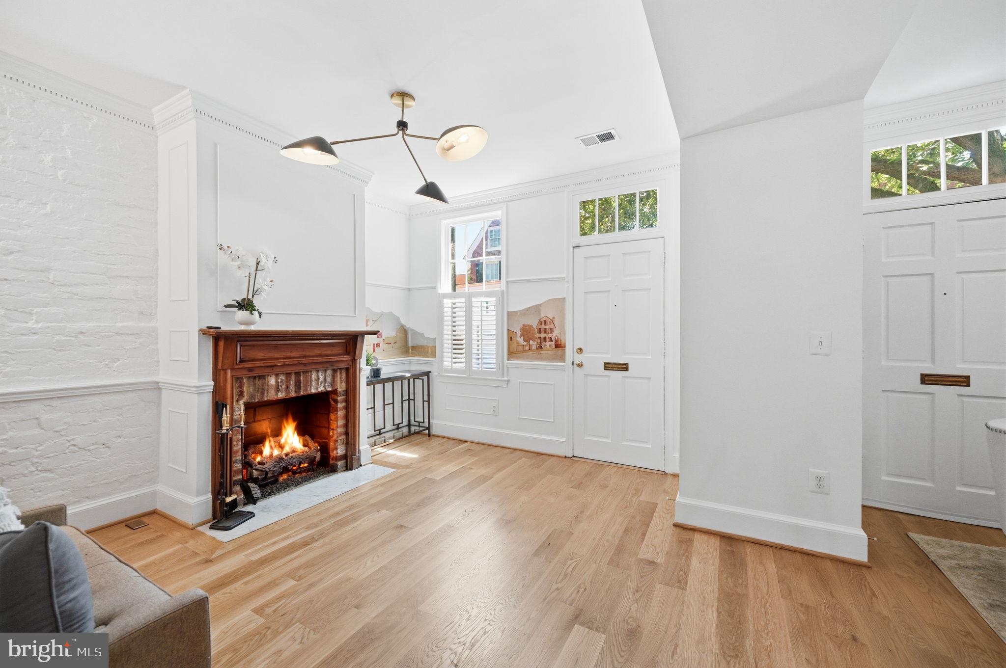 109 S LEE STREET