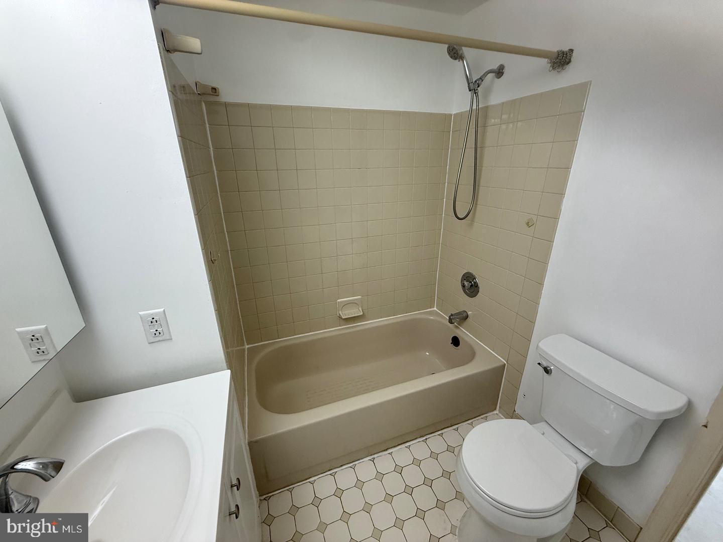 MAYFLOWER SQUARE - Residential Lease