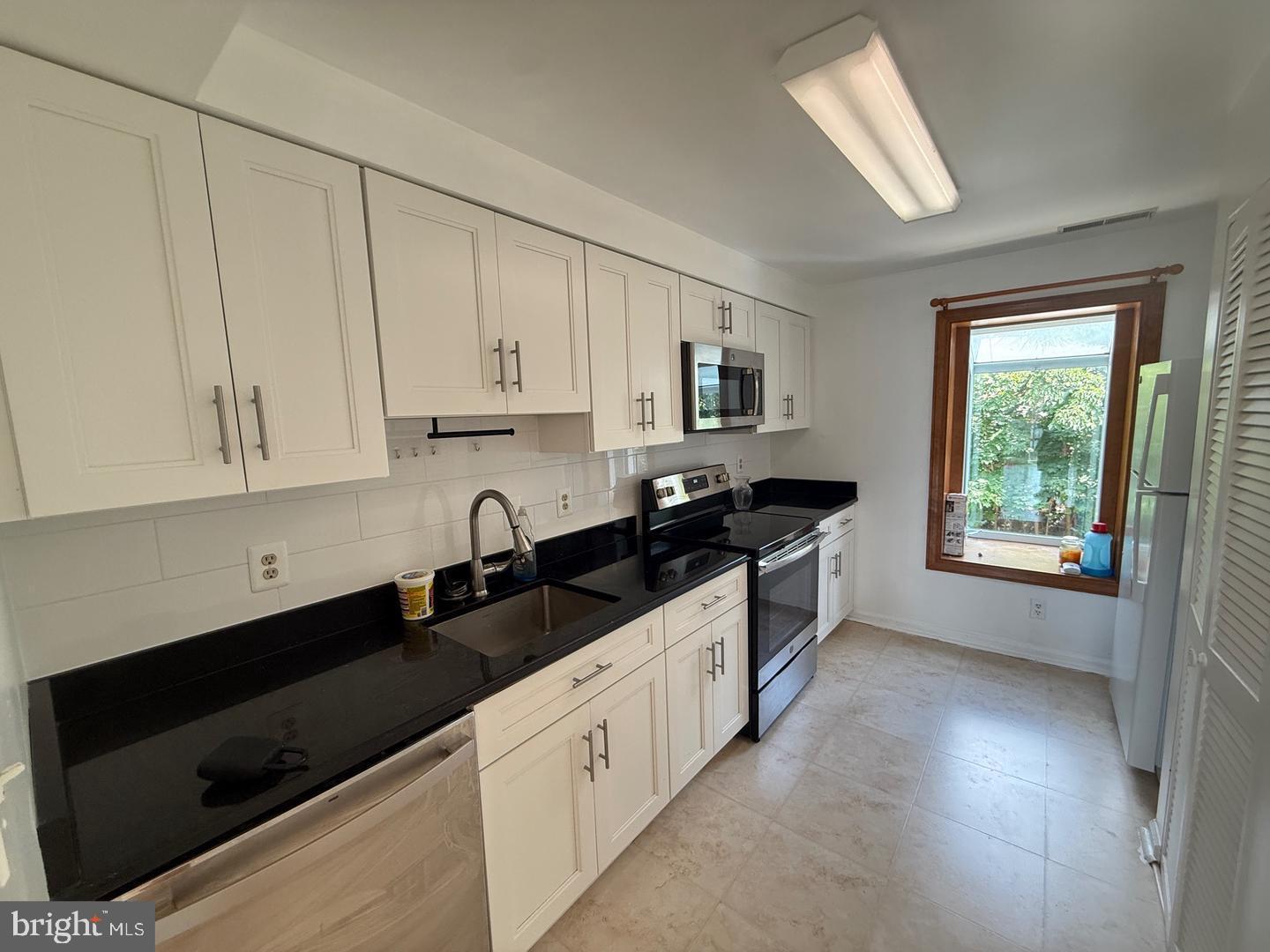 MAYFLOWER SQUARE - Residential Lease