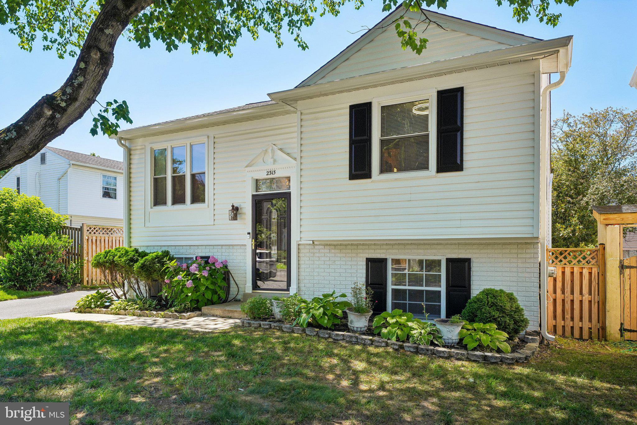 2313 WESTPORT LANE
