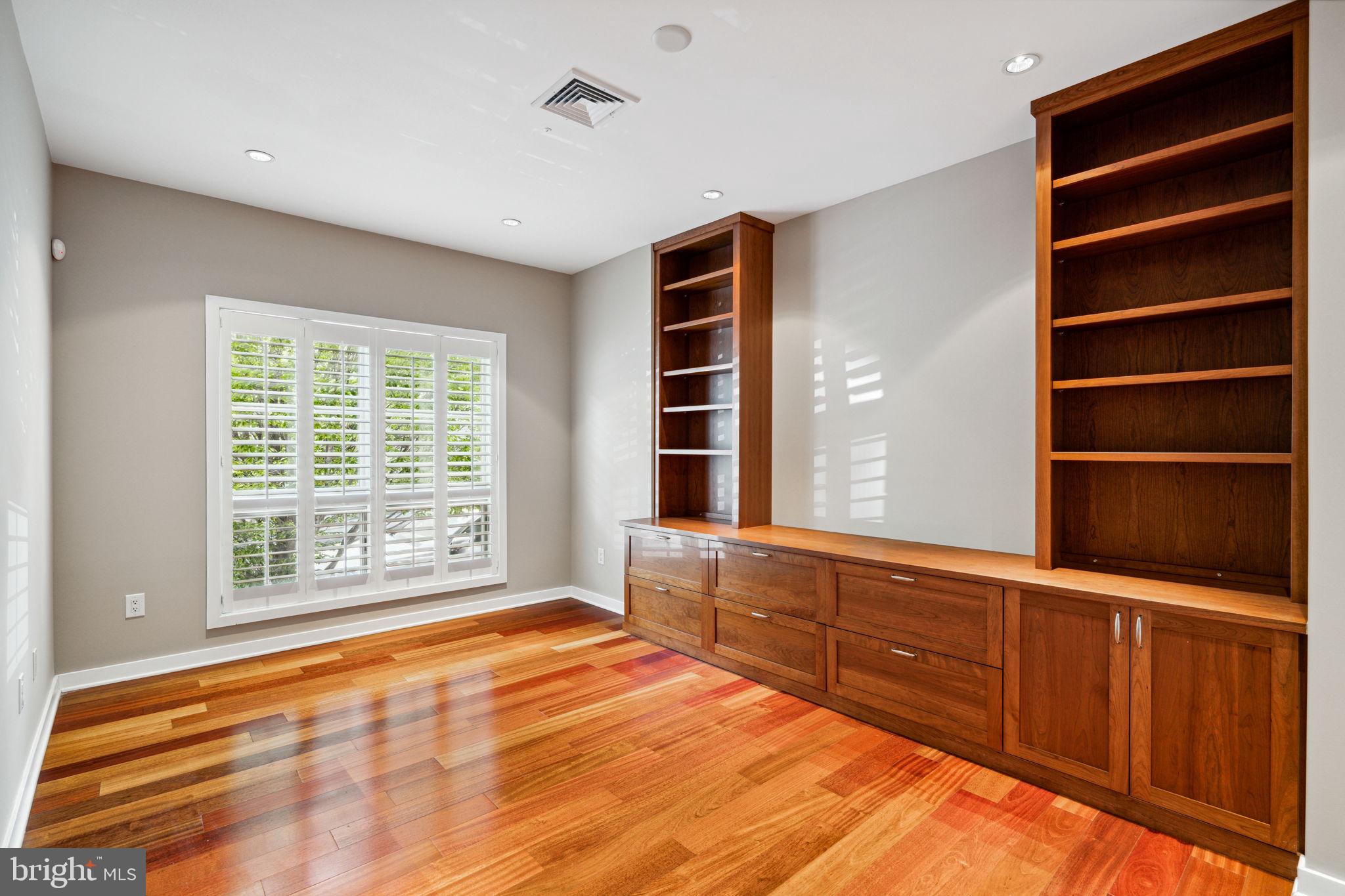 GRADUATE HOSPITAL - Residential