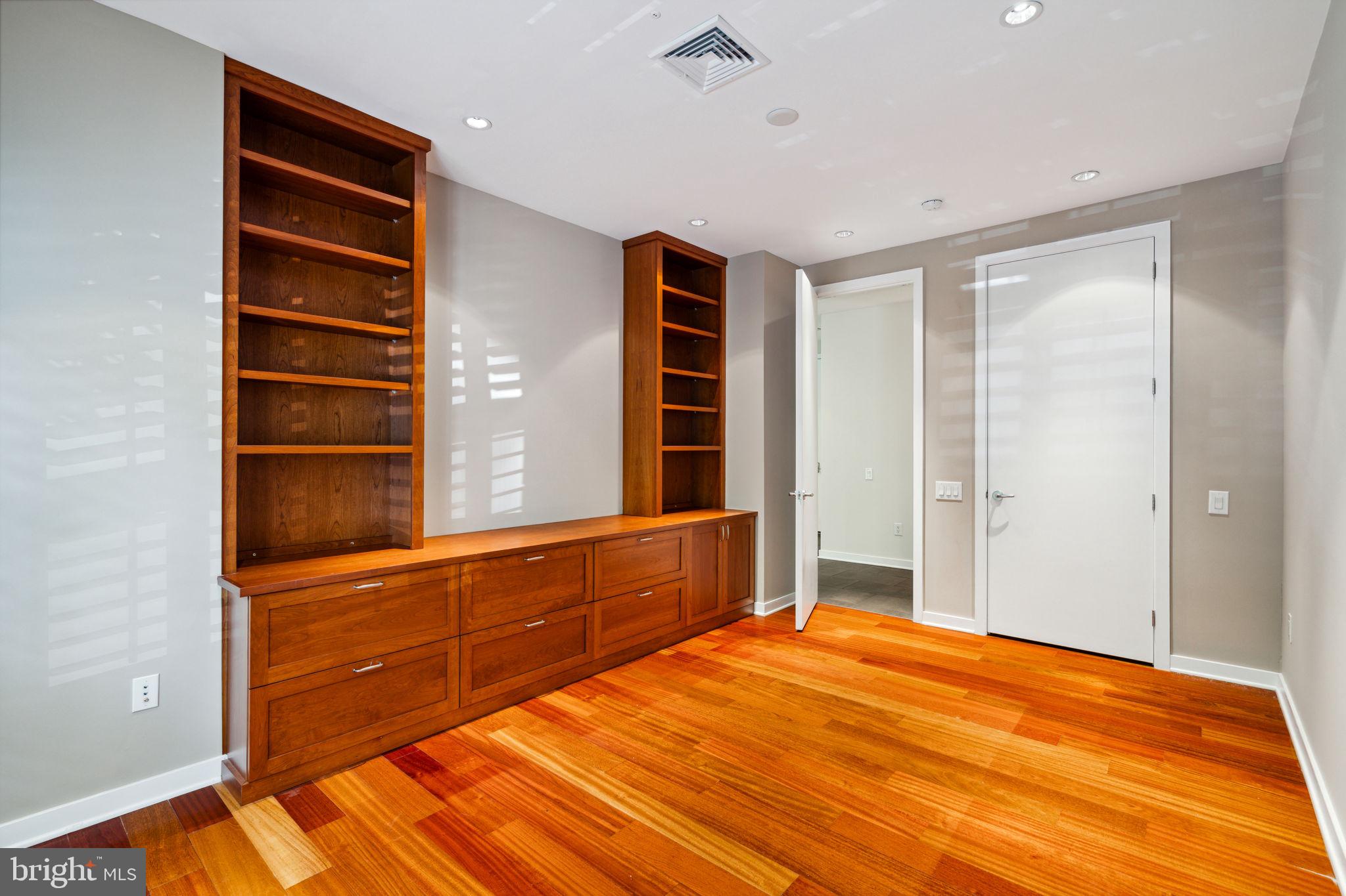 GRADUATE HOSPITAL - Residential